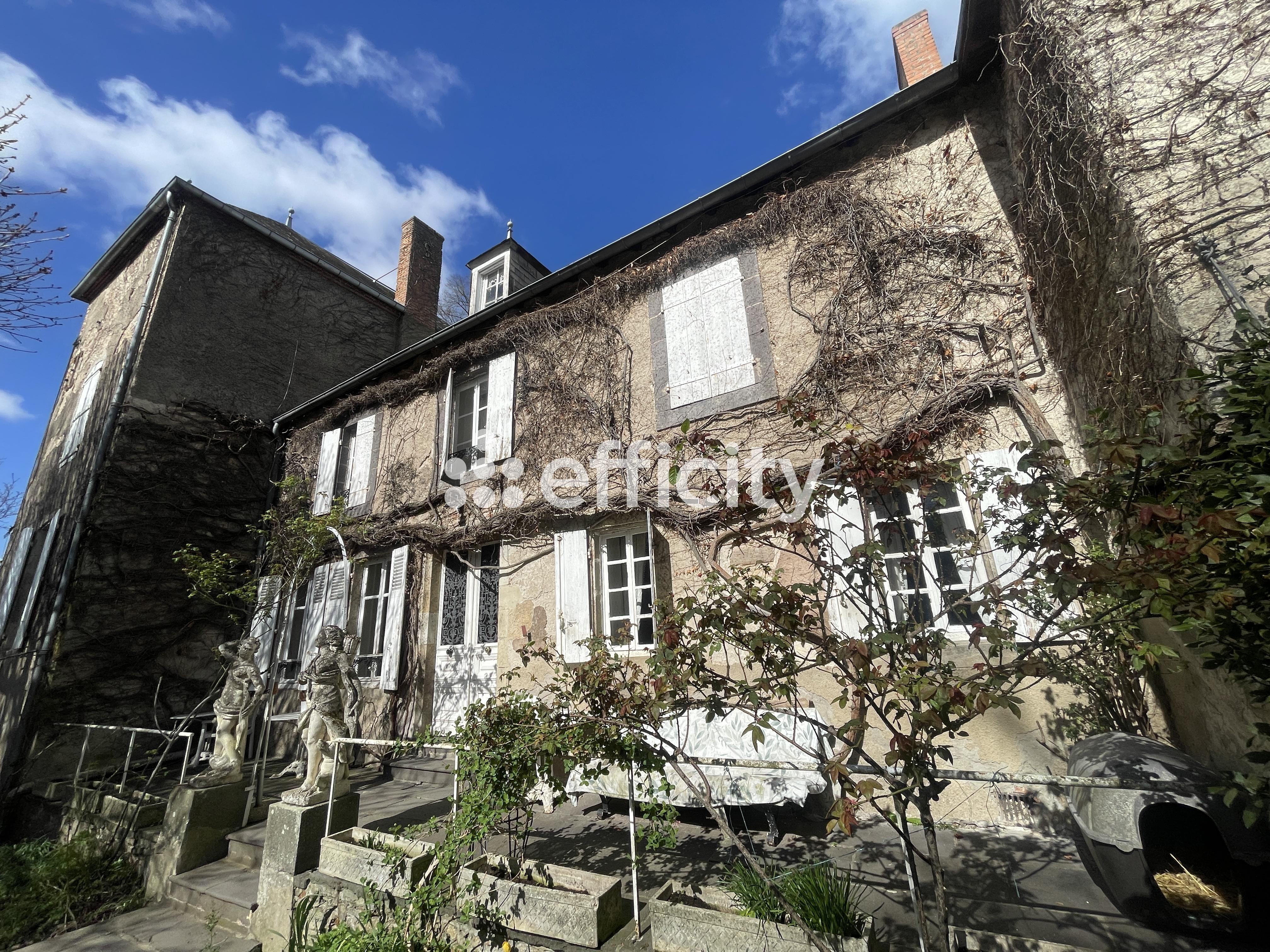 Maison 12 pièces 350 m² · à Busset · 350 m² · 375 000 €