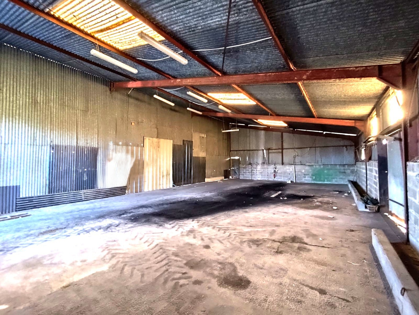 Achat immobilier Local commercial   440m2 à Saintigny (28480) - Photo n°1