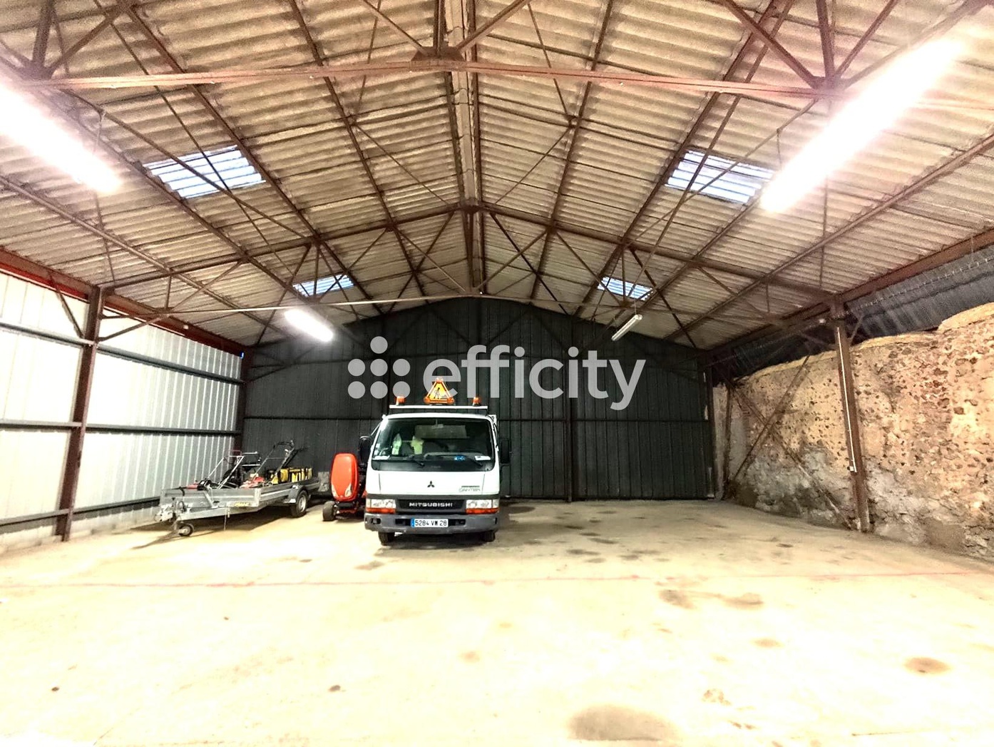 Achat immobilier Local commercial 1 pièces  81m2 à Chartres (28000) - Photo n°1