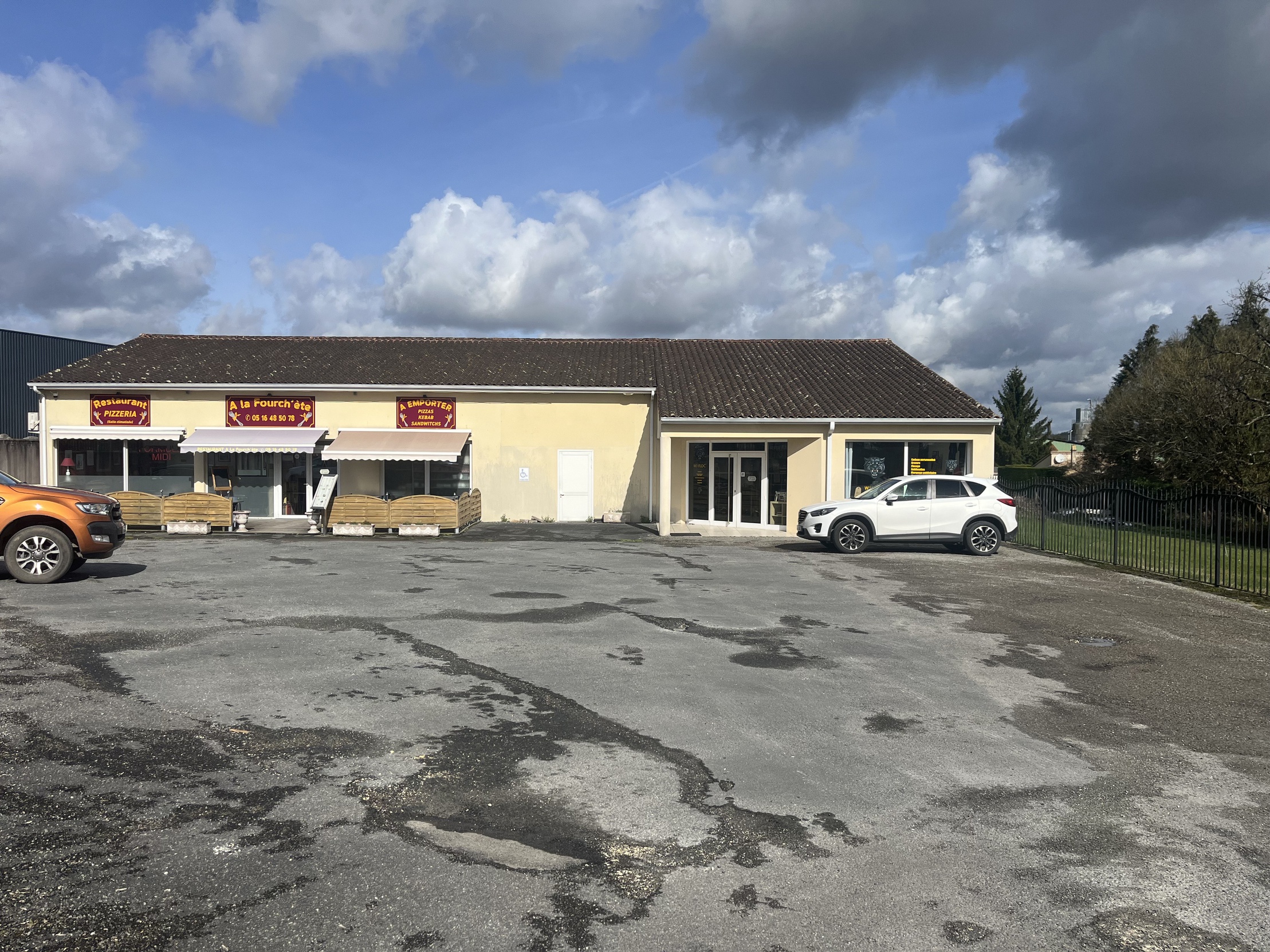 fonds de commerce  - 100m2 à Montguyon (17270)