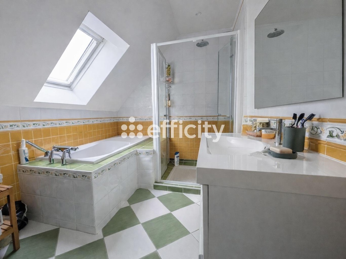 Achat immobilier Maison 10 pièces  210m2 à Saint-Laurent-en-Gâtines (37380) - Photo n°8