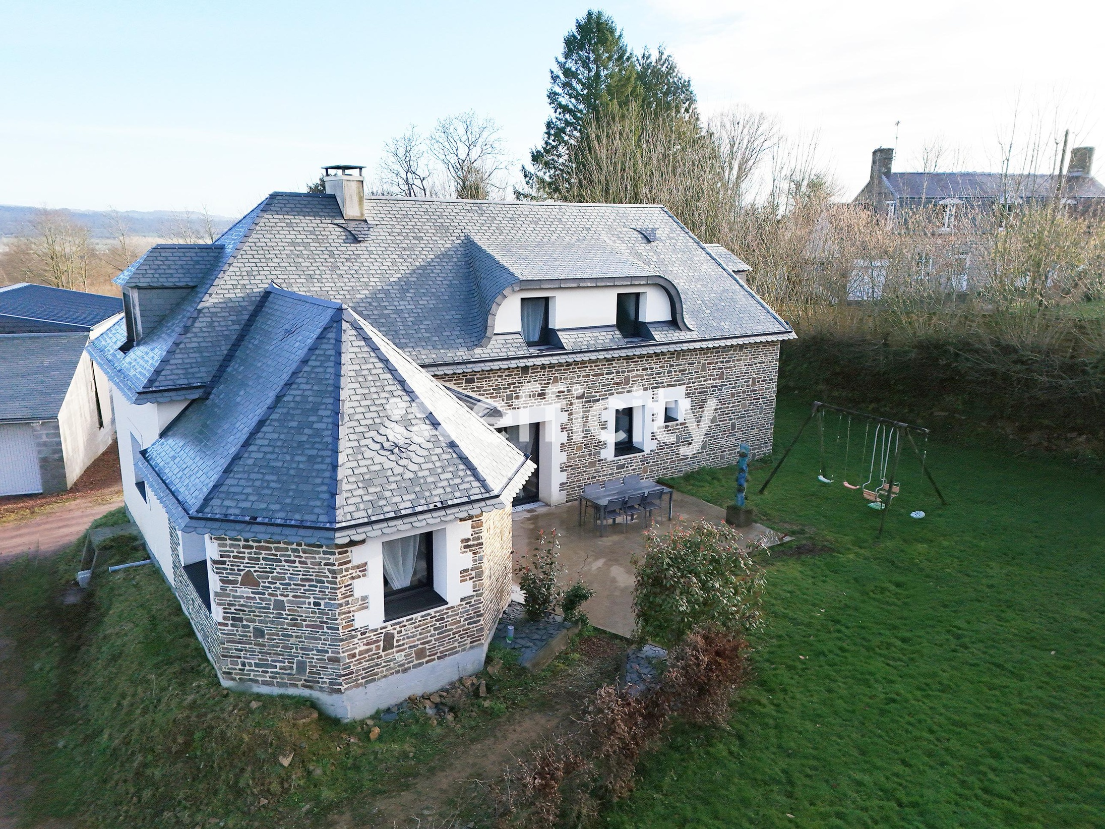 Achat immobilier Maison 7 pièces  166m2 à Villedieu-les-Poêles-Rouffigny (50800) - Photo n°1