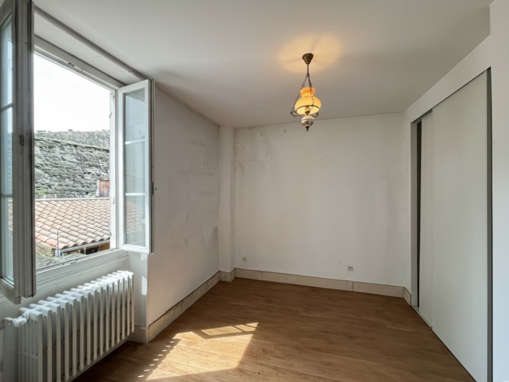 Achat immobilier Immeuble 13 pièces  236m2 à Bourg-Saint-Andéol (07700) - Photo n°7