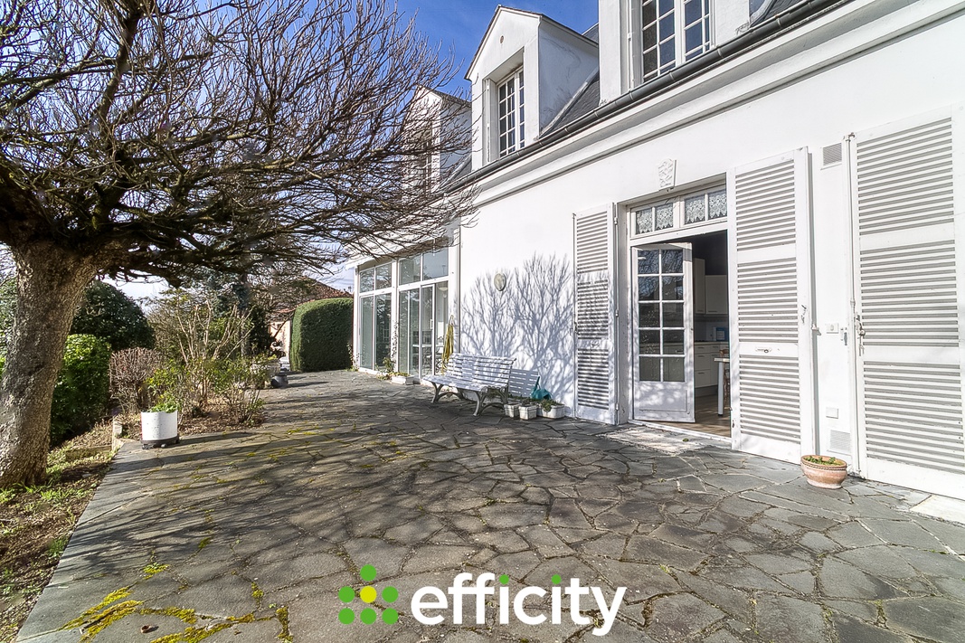 maison 10 pièces - 223m2 à Saint-Priest (69800)