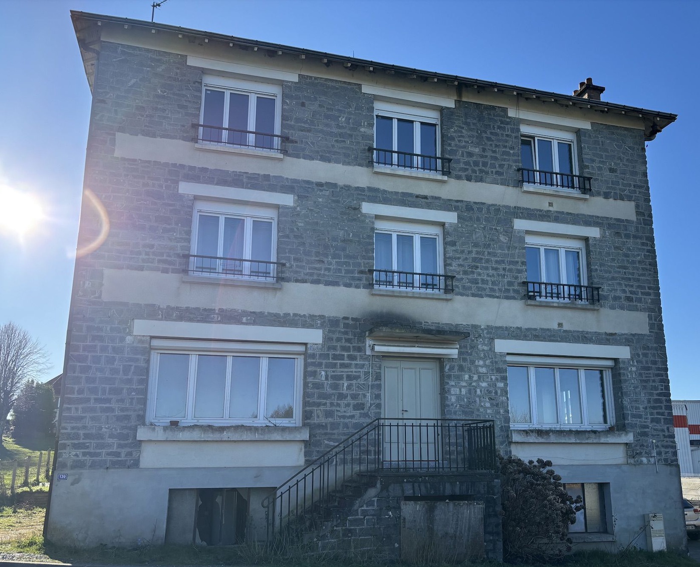 Achat immobilier Immeuble 14 pièces  307m2 à LUBERSAC (19210) - Photo n°1