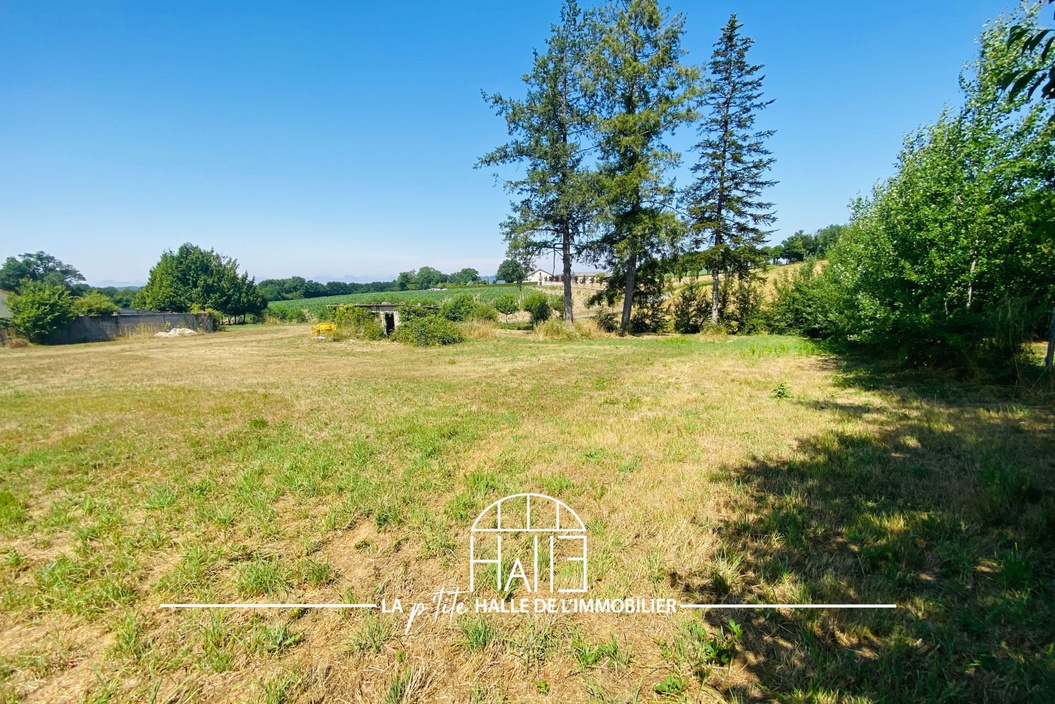 terrain  - 1400,0m2 à NANTIAT (87140)