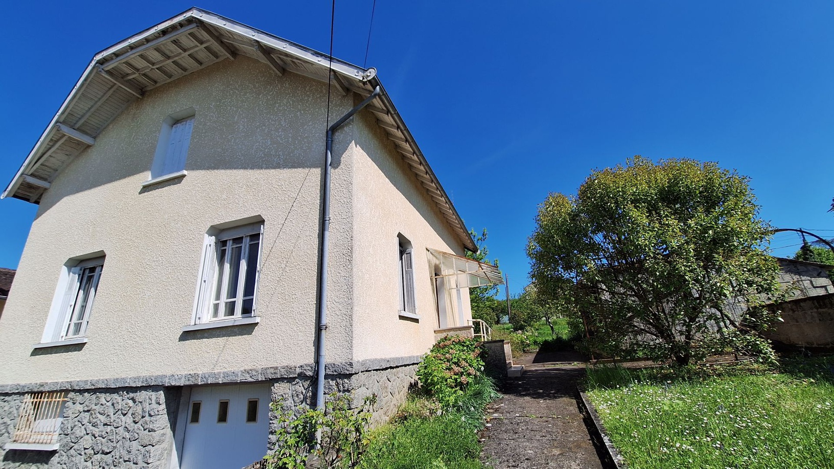 Achat immobilier Maison 5 pièces  142m2 à NONTRON (24300) - Photo n°1