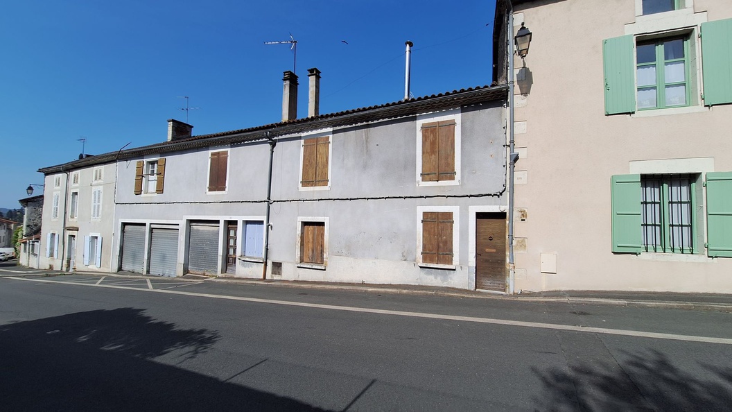 immeuble 10 pièces - 170m2 à NONTRON (24300)