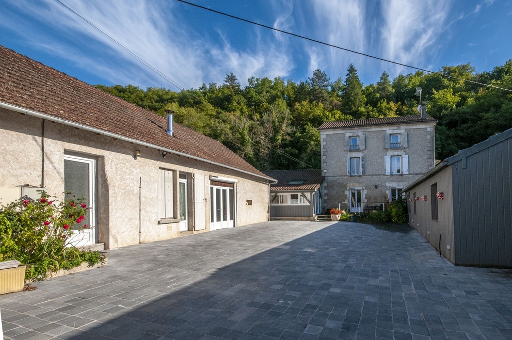 maison 28 pièces - 591m2 à SAINT MARTIAL DE VALETTE (24300)