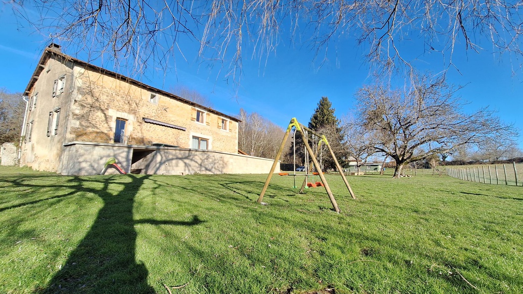 maison 8 pièces - 195m2 à Nontron (24300)