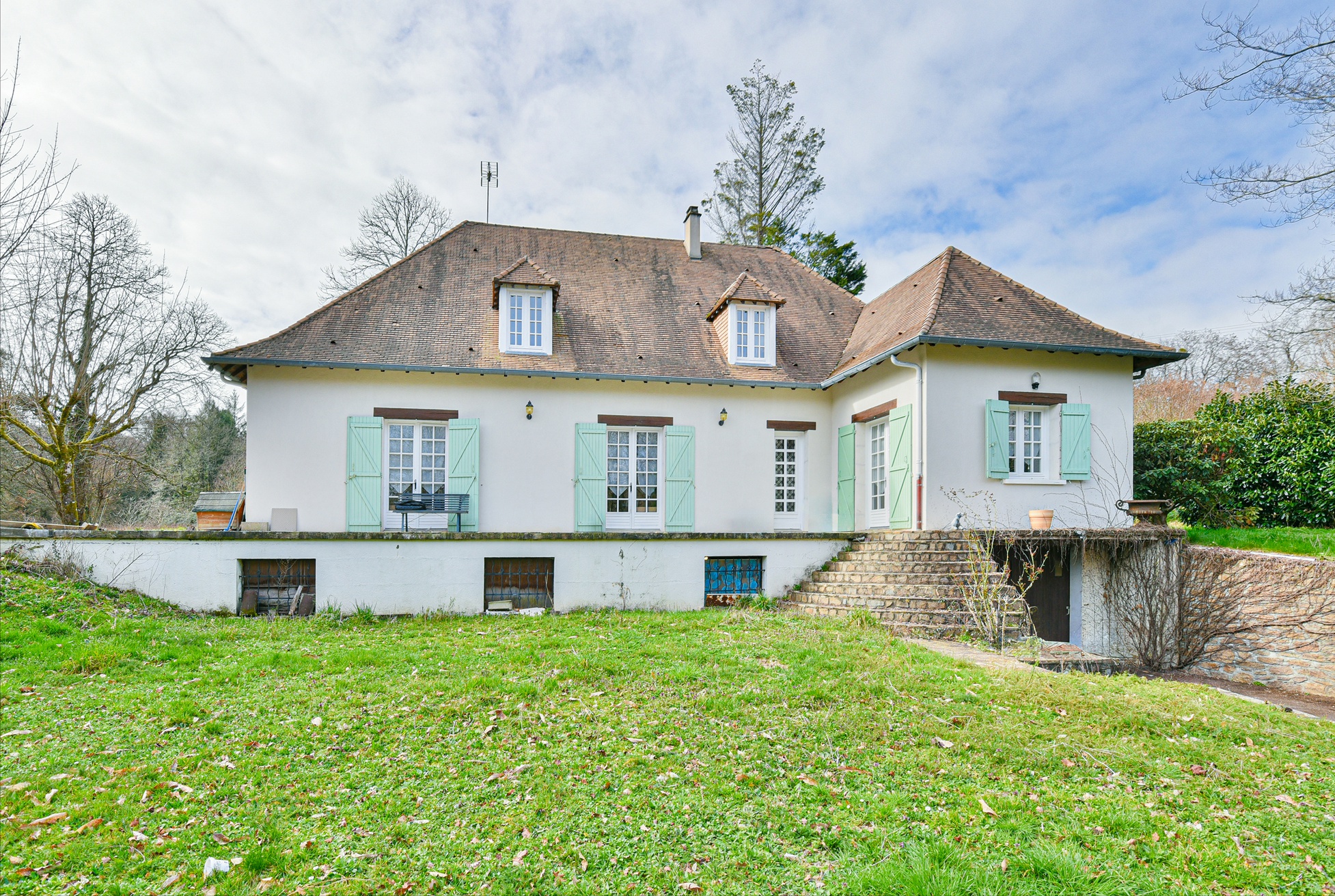 Achat immobilier Maison 10 pièces  253m2 à CHAMPNIERS ET REILHAC (24360) - Photo n°1