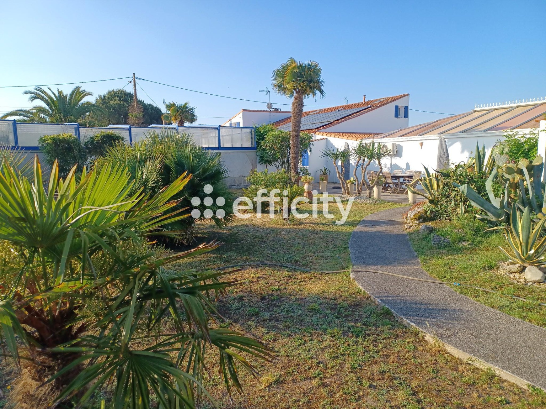 Achat immobilier Maison 8 pièces  300m2 à Saint-Just-Luzac (17320) - Photo n°1