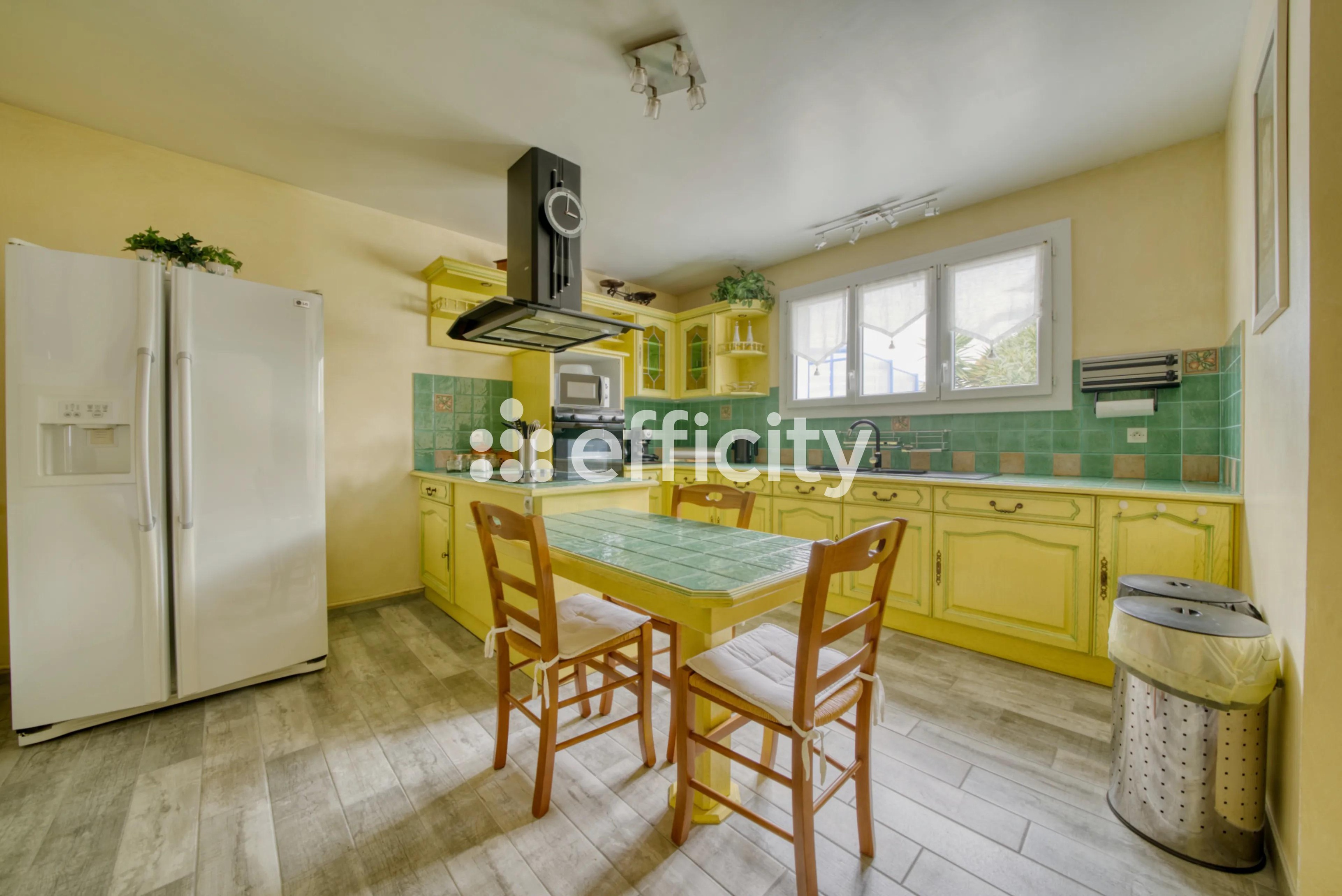 Achat immobilier Maison 8 pièces  300m2 à Saint-Just-Luzac (17320) - Photo n°6