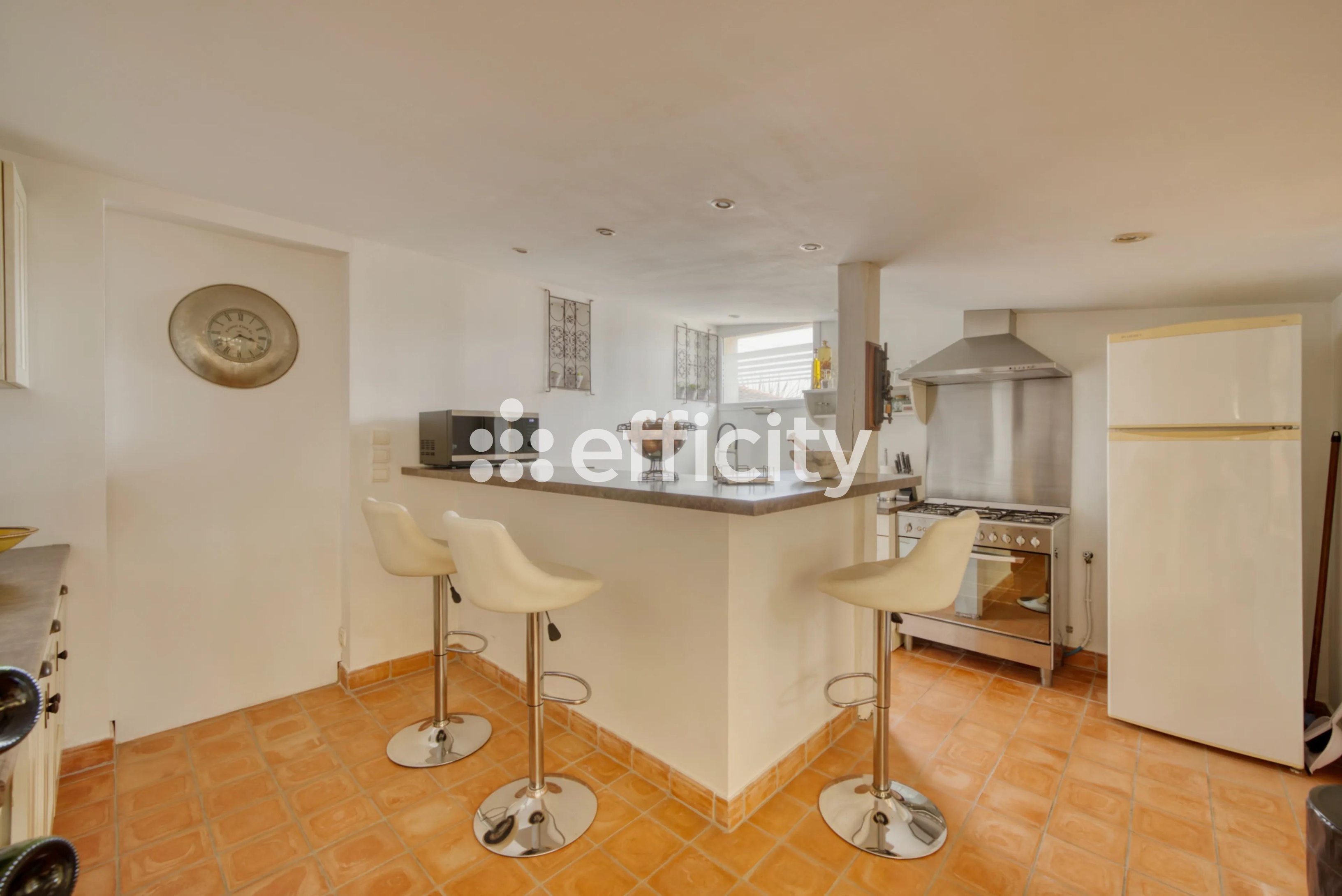 Achat immobilier Maison 8 pièces  300m2 à Saint-Just-Luzac (17320) - Photo n°15