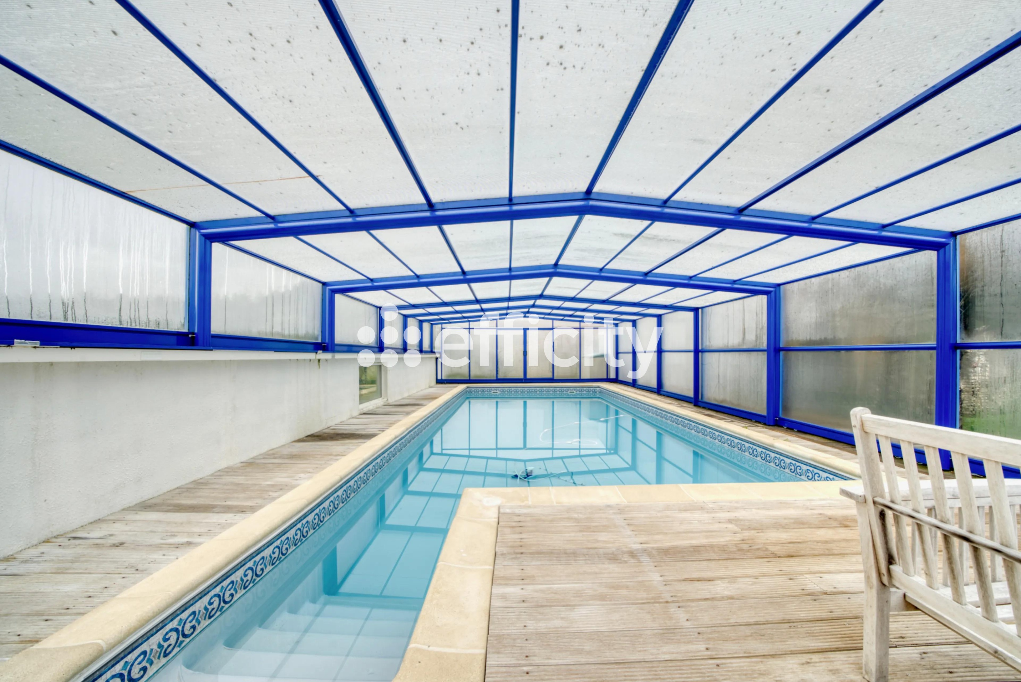 Achat immobilier Maison 8 pièces  300m2 à Saint-Just-Luzac (17320) - Photo n°5