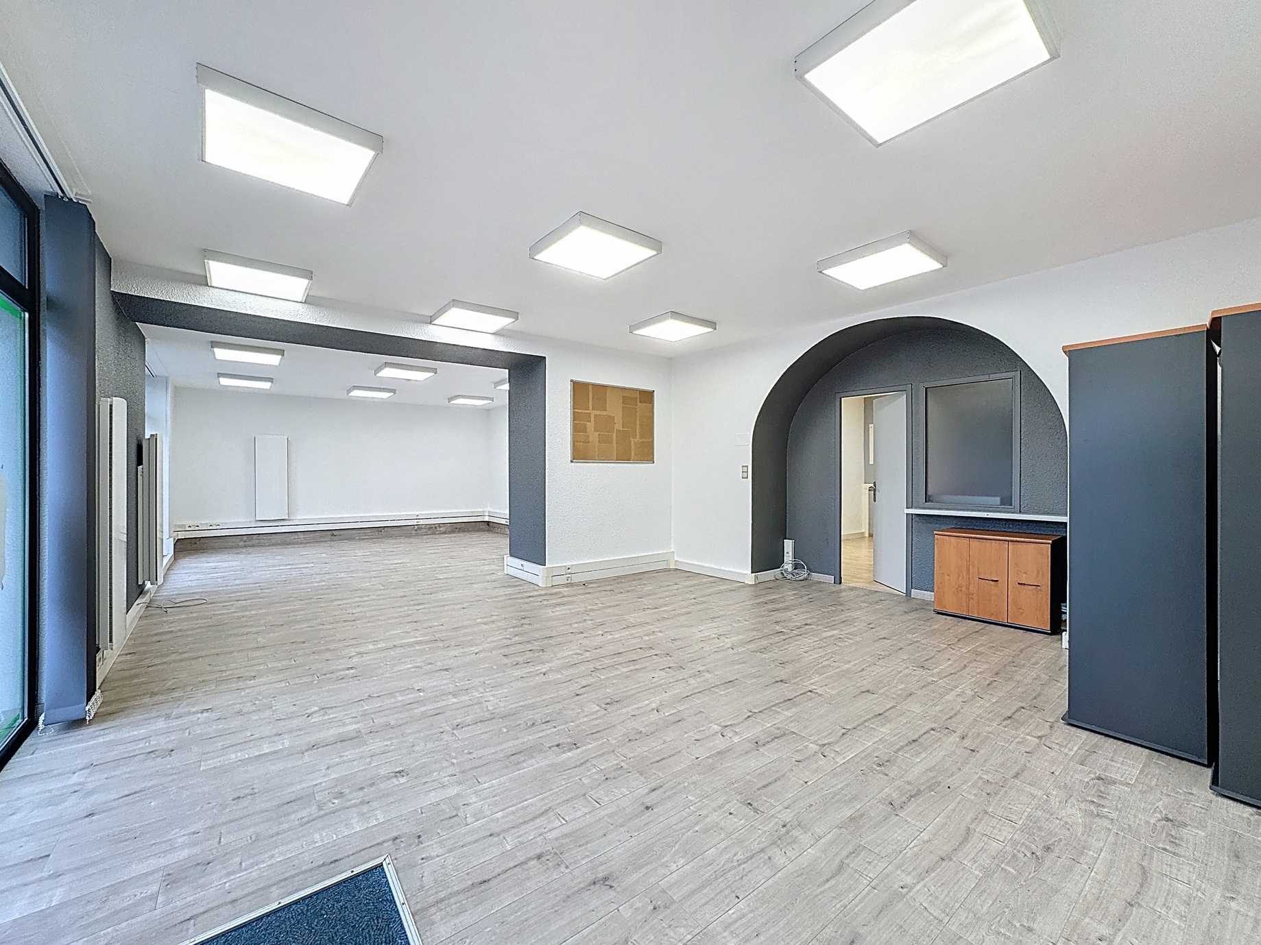 local commercial 5 pièces - 111m2 à La Roche-sur-Foron (74800)