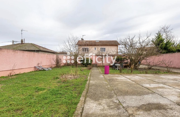 maison 7 pièces - 181m2 à Vaulx-en-Velin (69120)