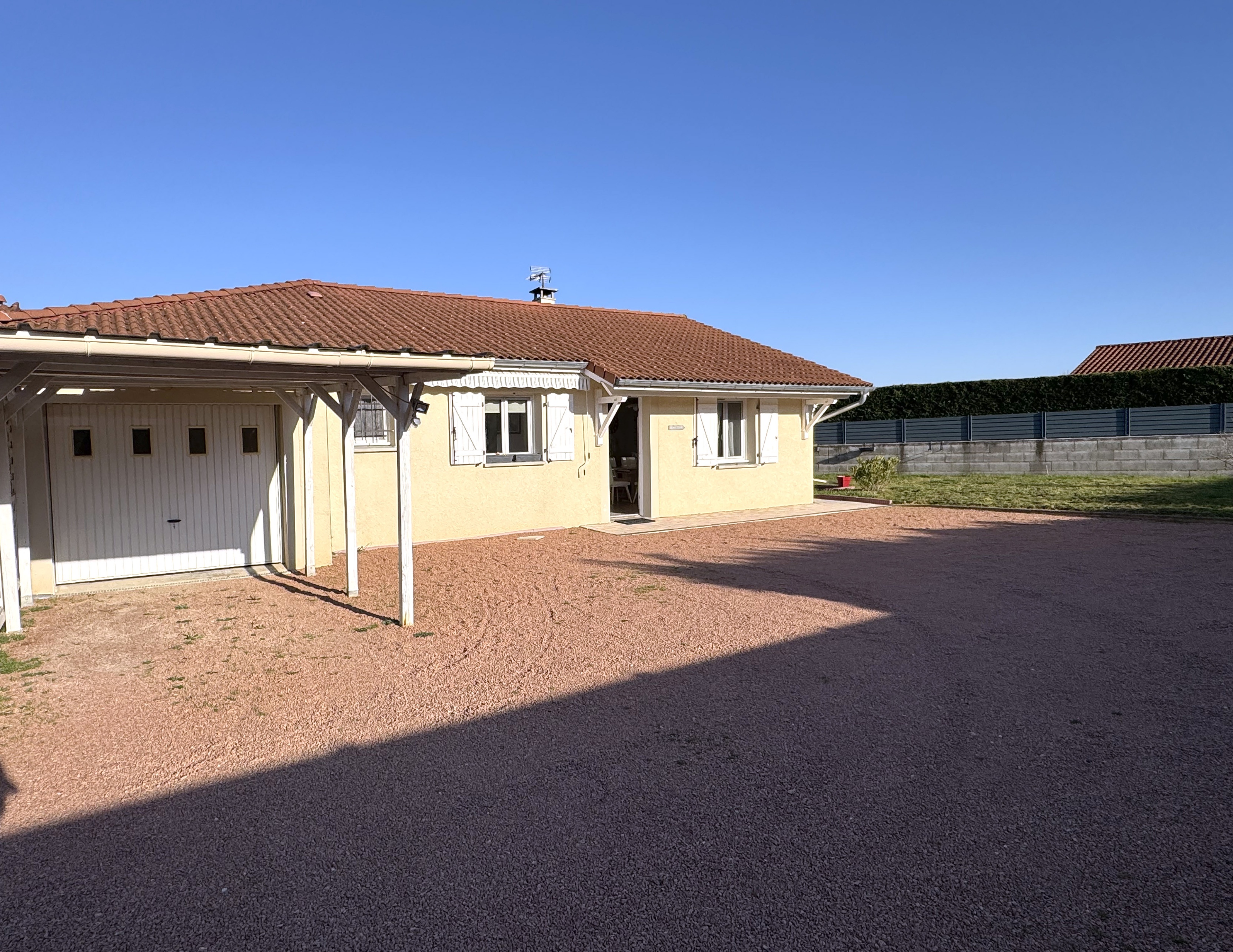 Achat immobilier Maison 5 pièces  90m2 à Lentigny (42155) - Photo n°1