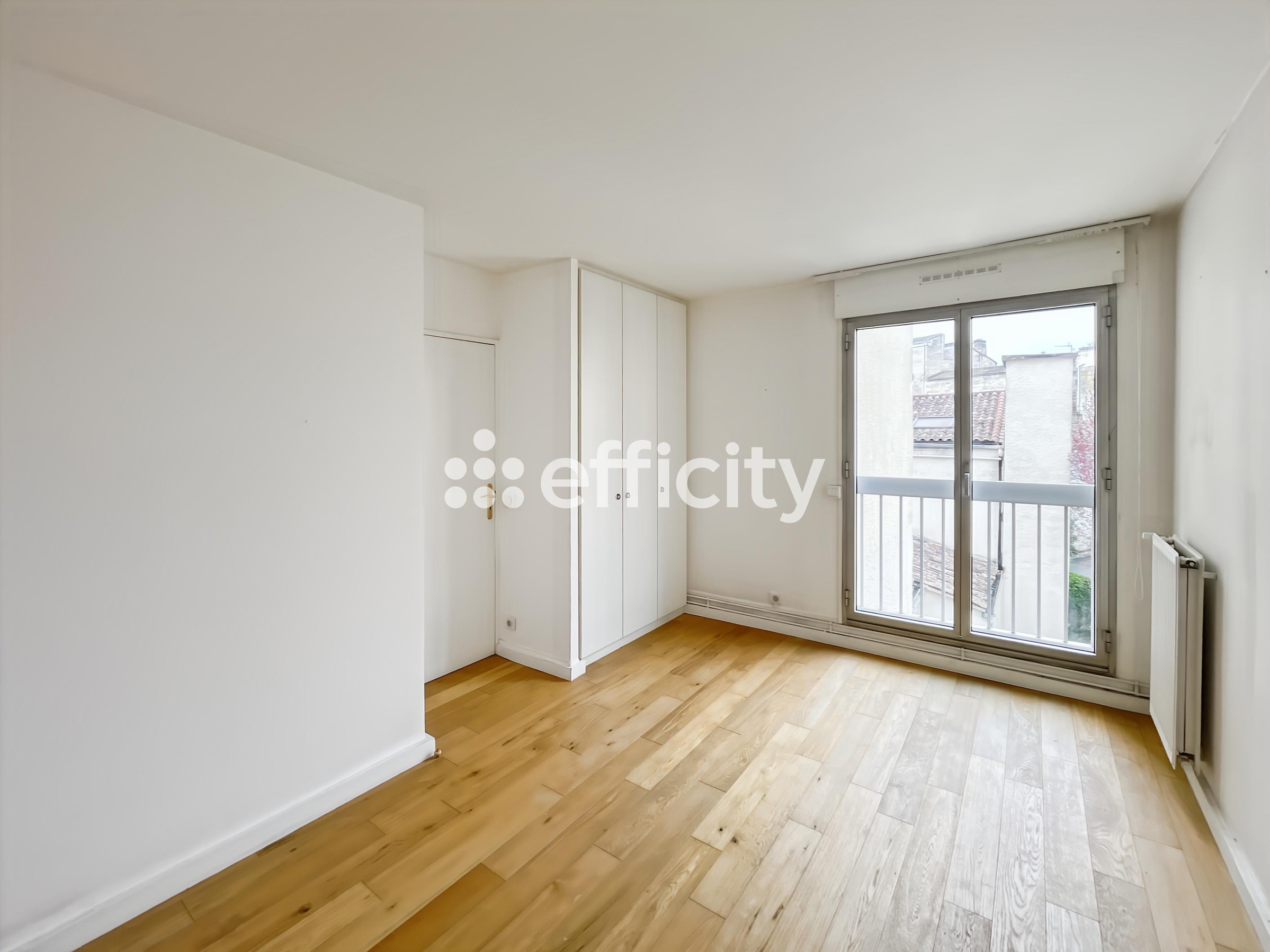 Achat immobilier Appartement 2 pièces  54m2 à Bordeaux (33000) - Photo n°1