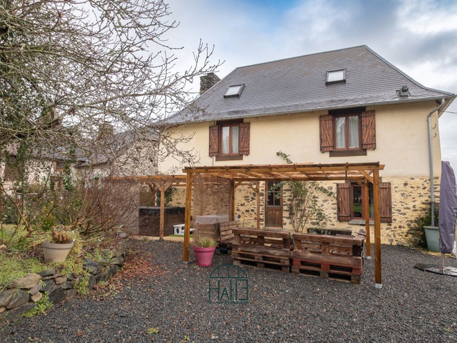 maison 6 pièces - 140m2 à ESPARTIGNAC (19140)