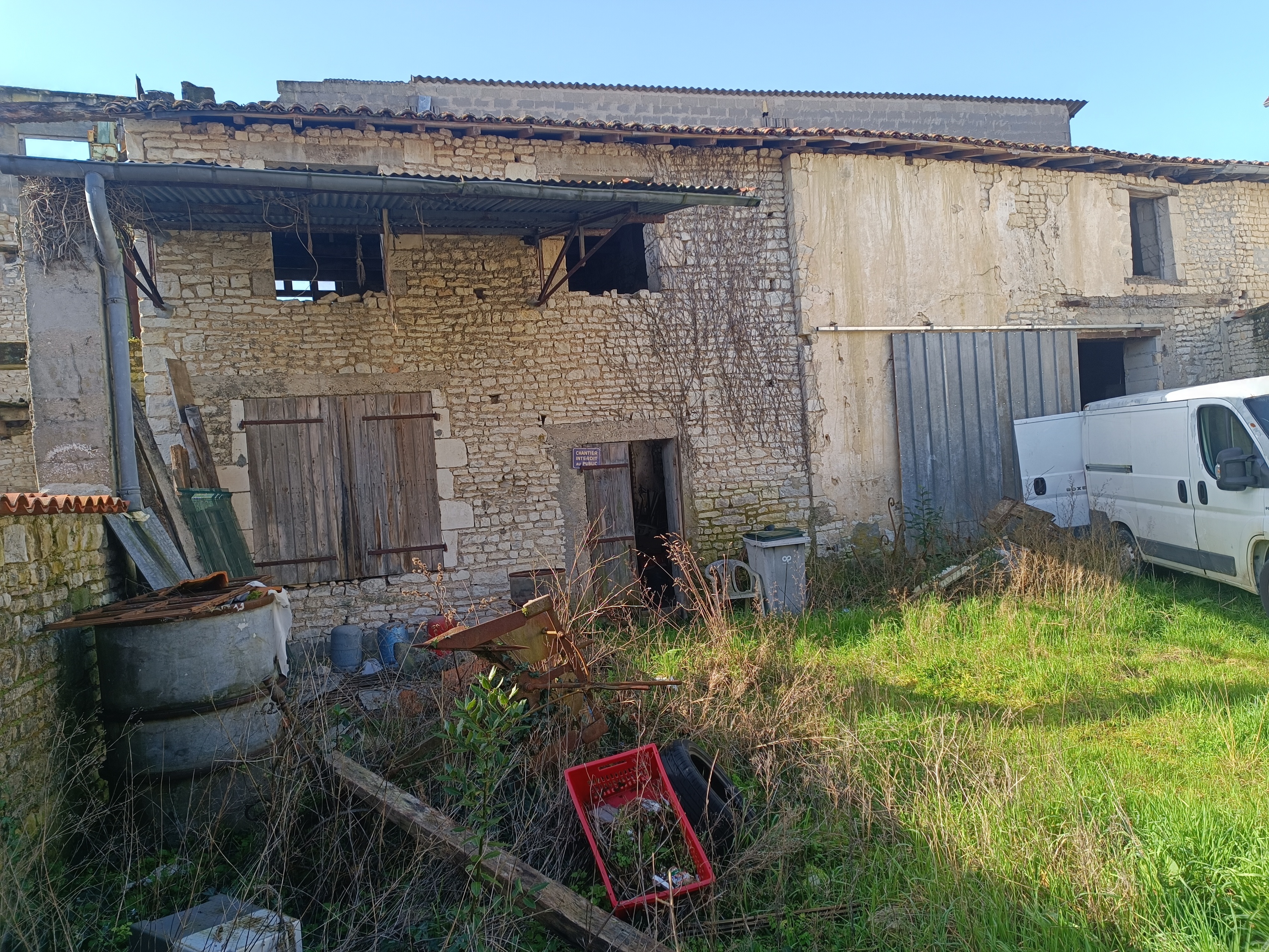 Achat immobilier Parking   345m2 à Saint-Amant-de-Boixe (16330) - Photo n°5