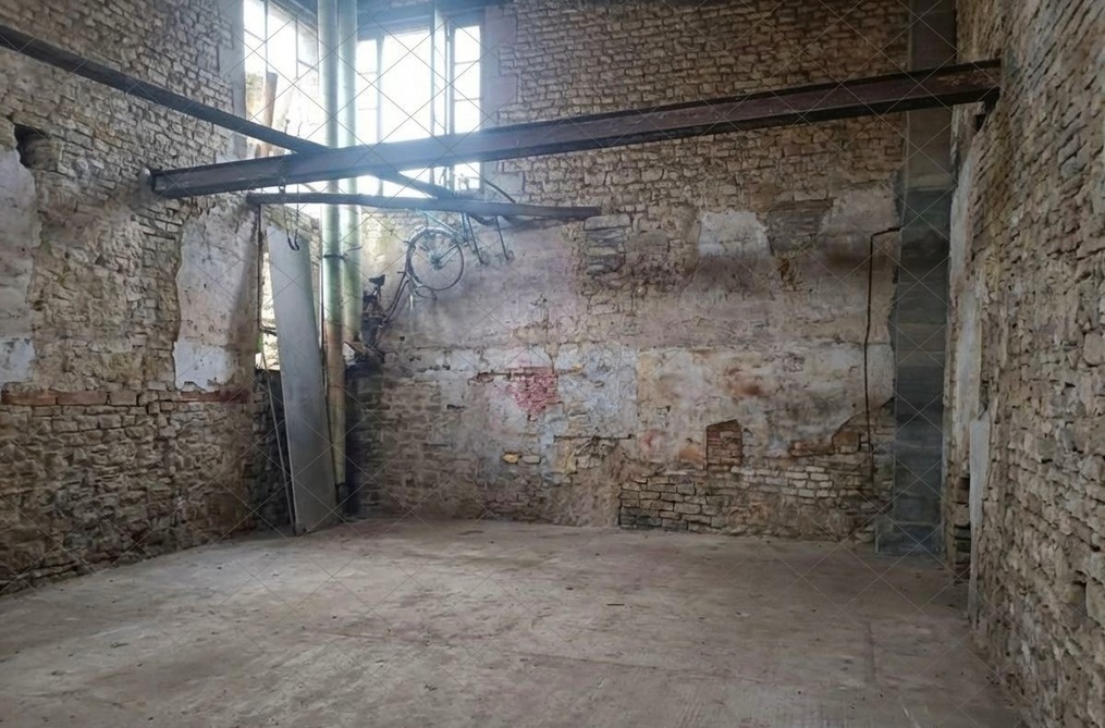 Achat immobilier Parking   345m2 à Saint-Amant-de-Boixe (16330) - Photo n°1