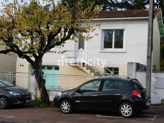 Achat immobilier Maison 4 pièces  80m2 à Saintes (17100) - Photo n°1