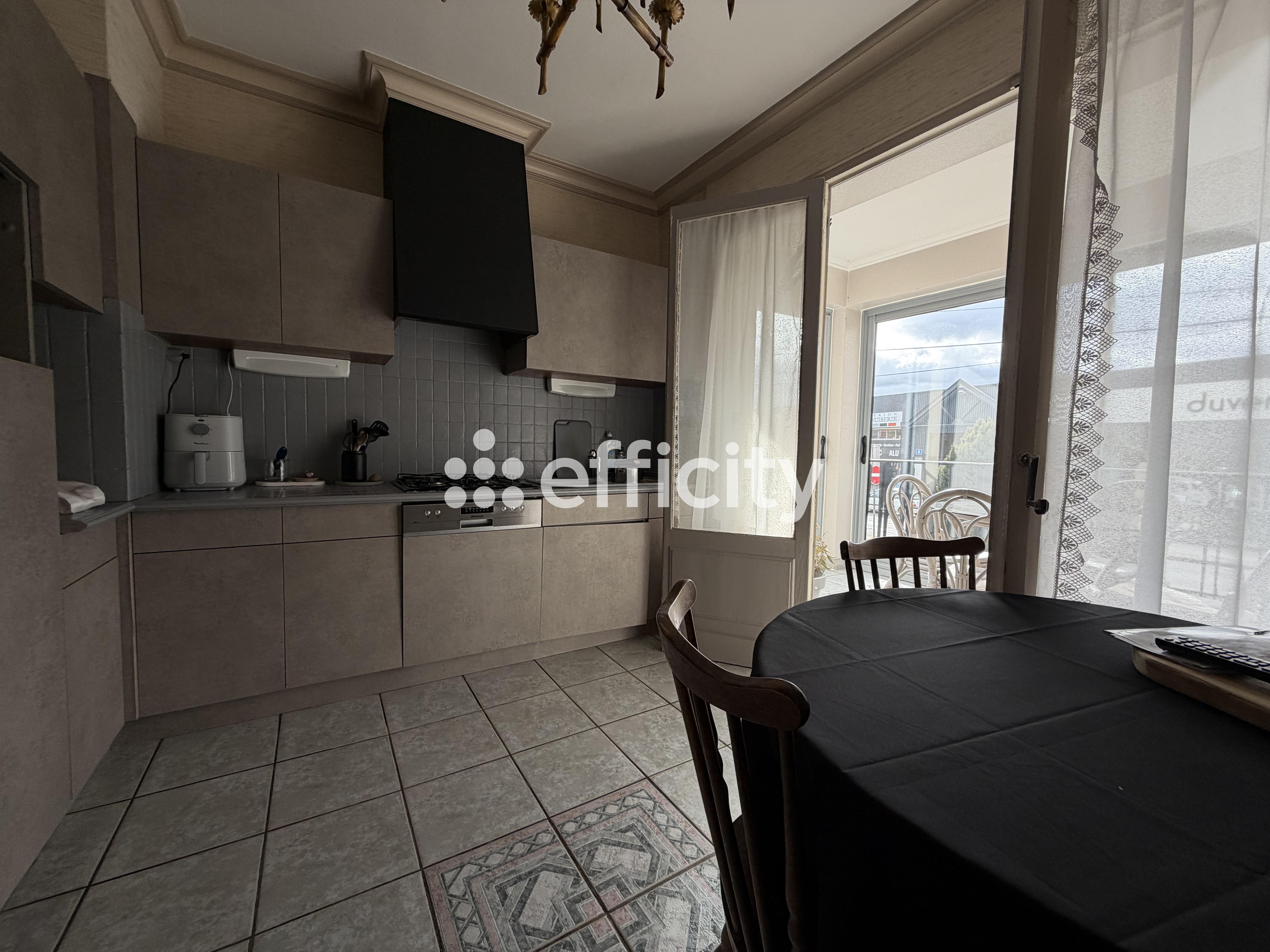Achat immobilier Maison 10 pièces  200m2 à Saint-Priest-en-Jarez (42270) - Photo n°4