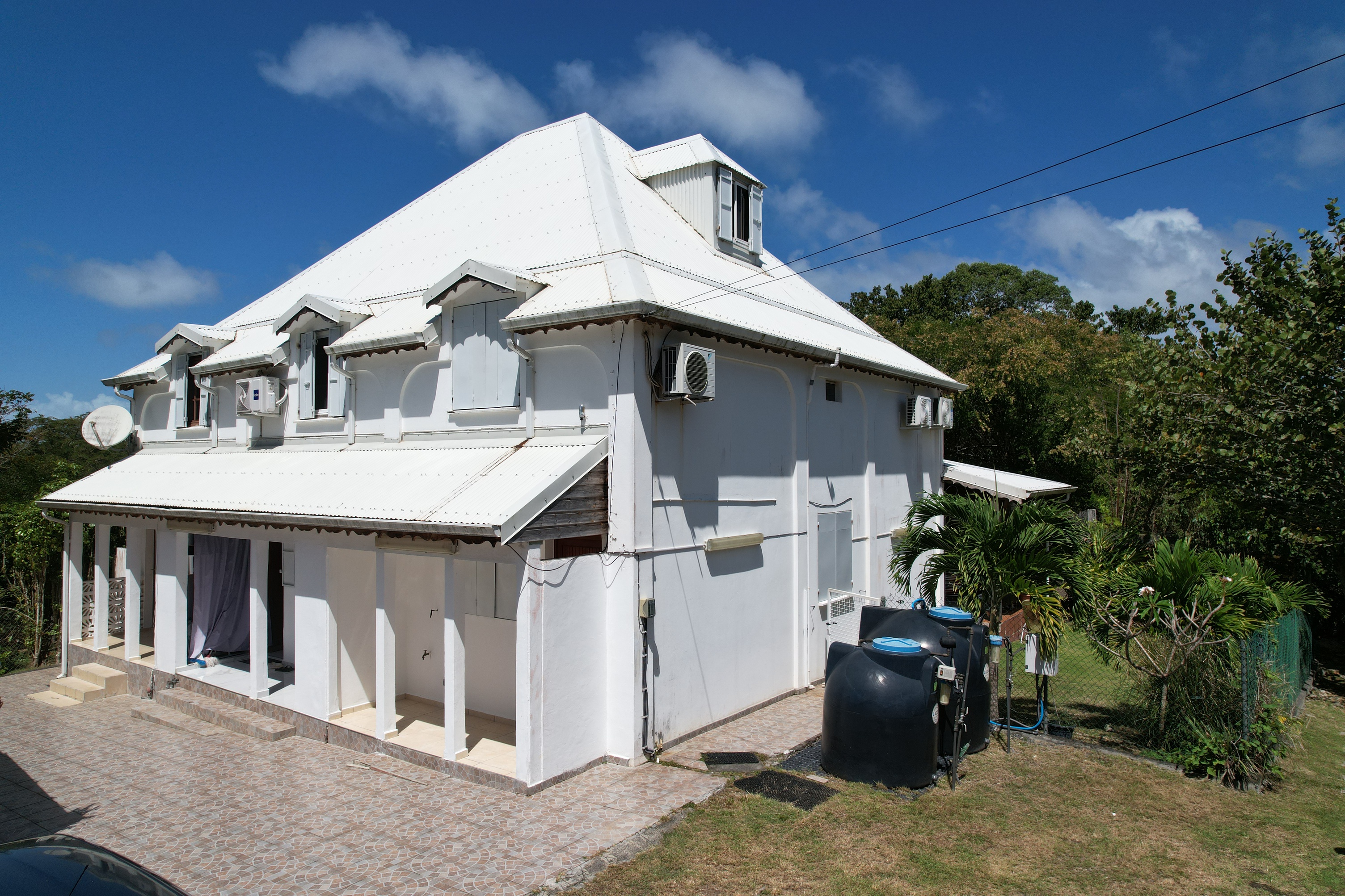 immeuble 10 pièces - 255m2 à Le Gosier (97190)