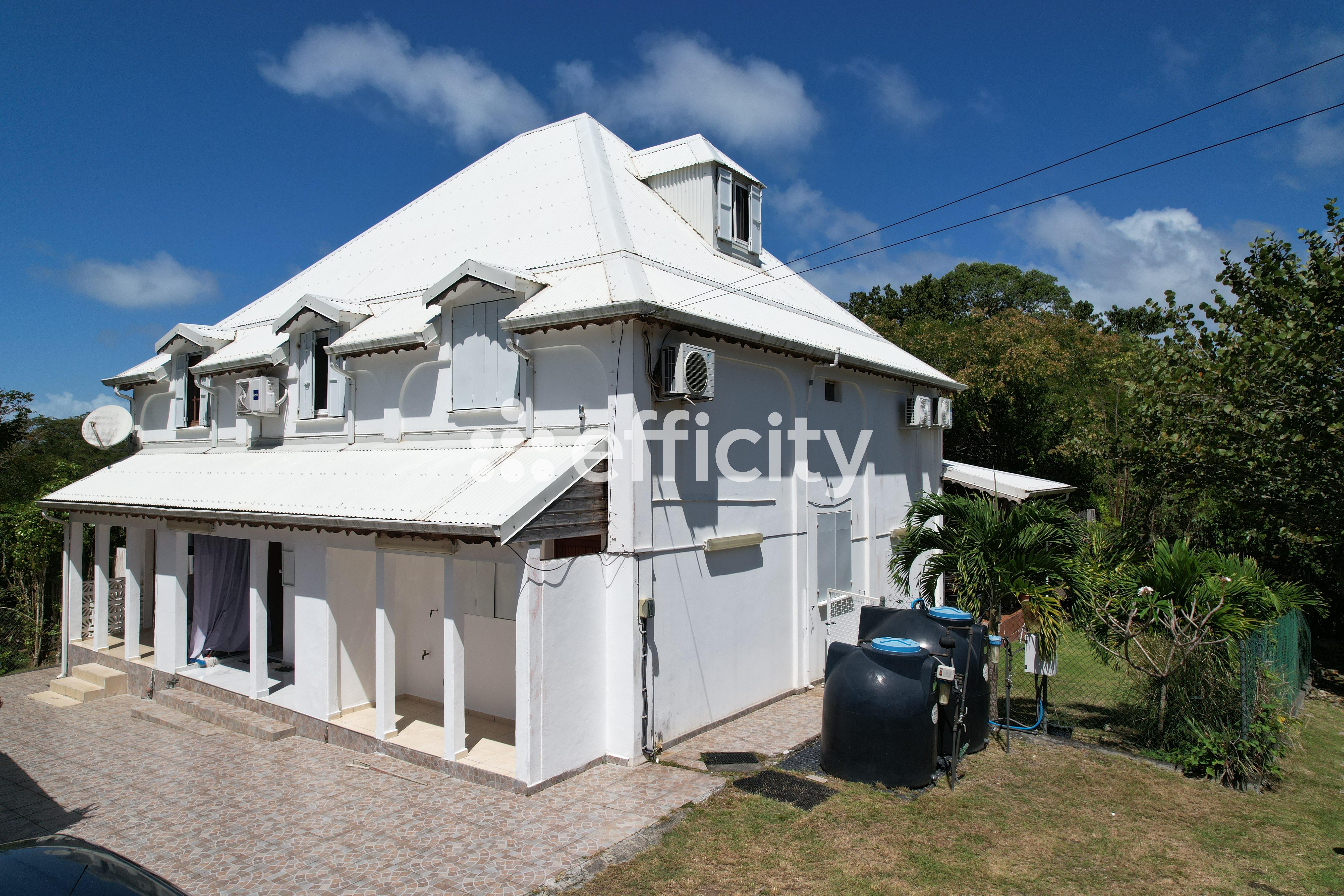 Immeuble 10 pièces 255 m² · à Le Gosier · 255 m² · 798 000 €
