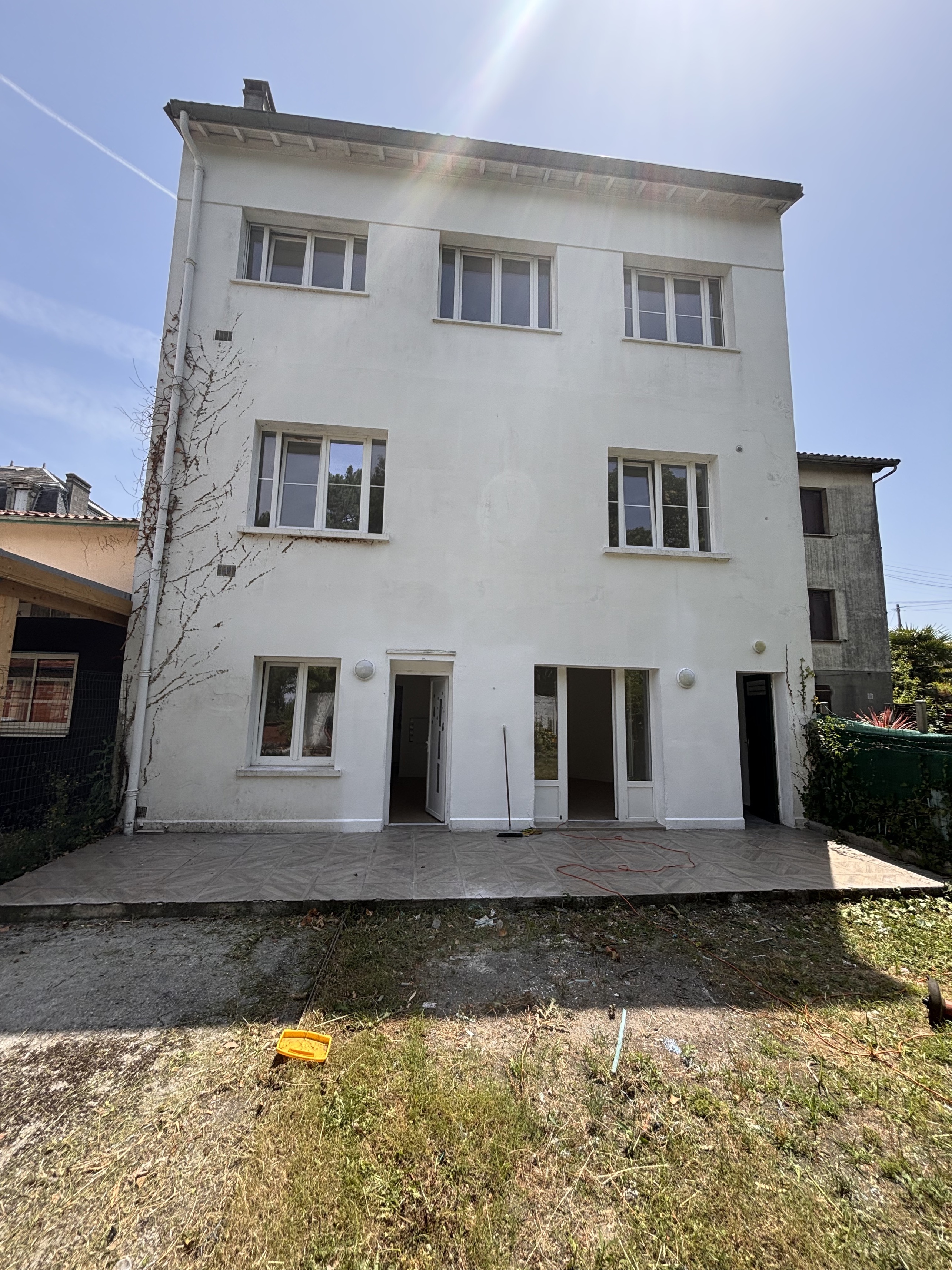 Achat immobilier Immeuble 14 pièces  300m2 à Talence (33400) - Photo n°1