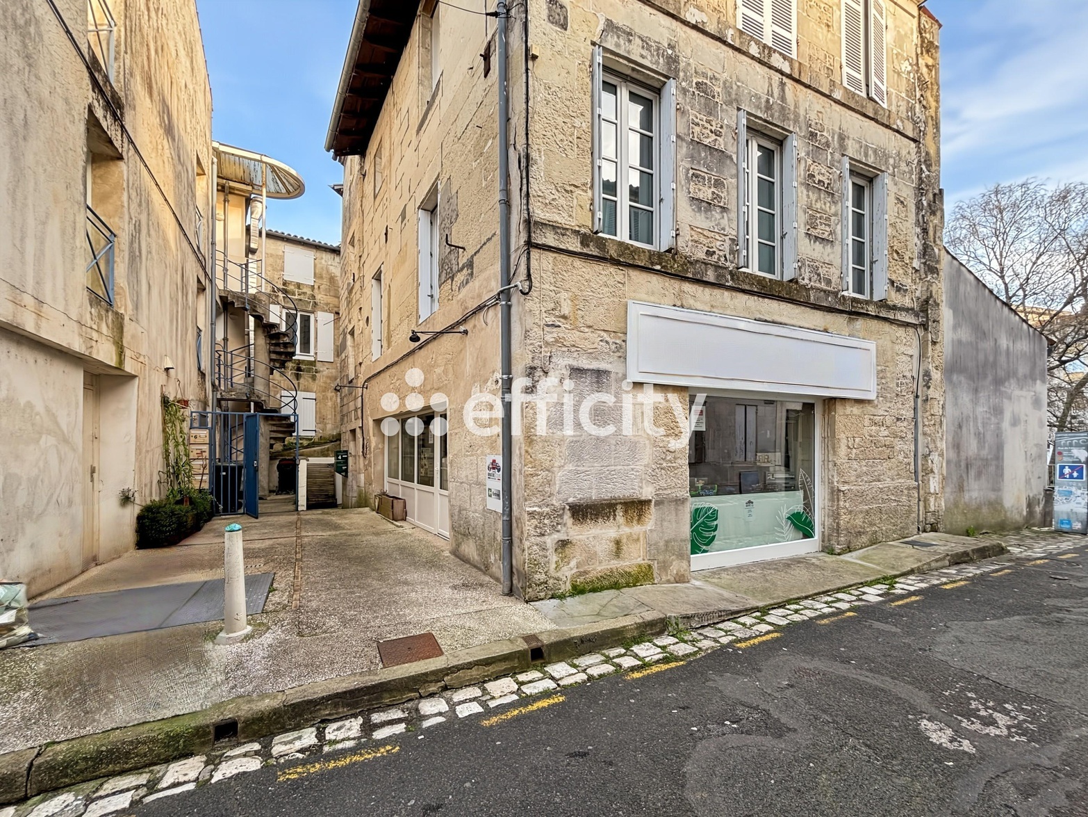 immeuble 5 pièces - 104m2 à Saintes (17100)