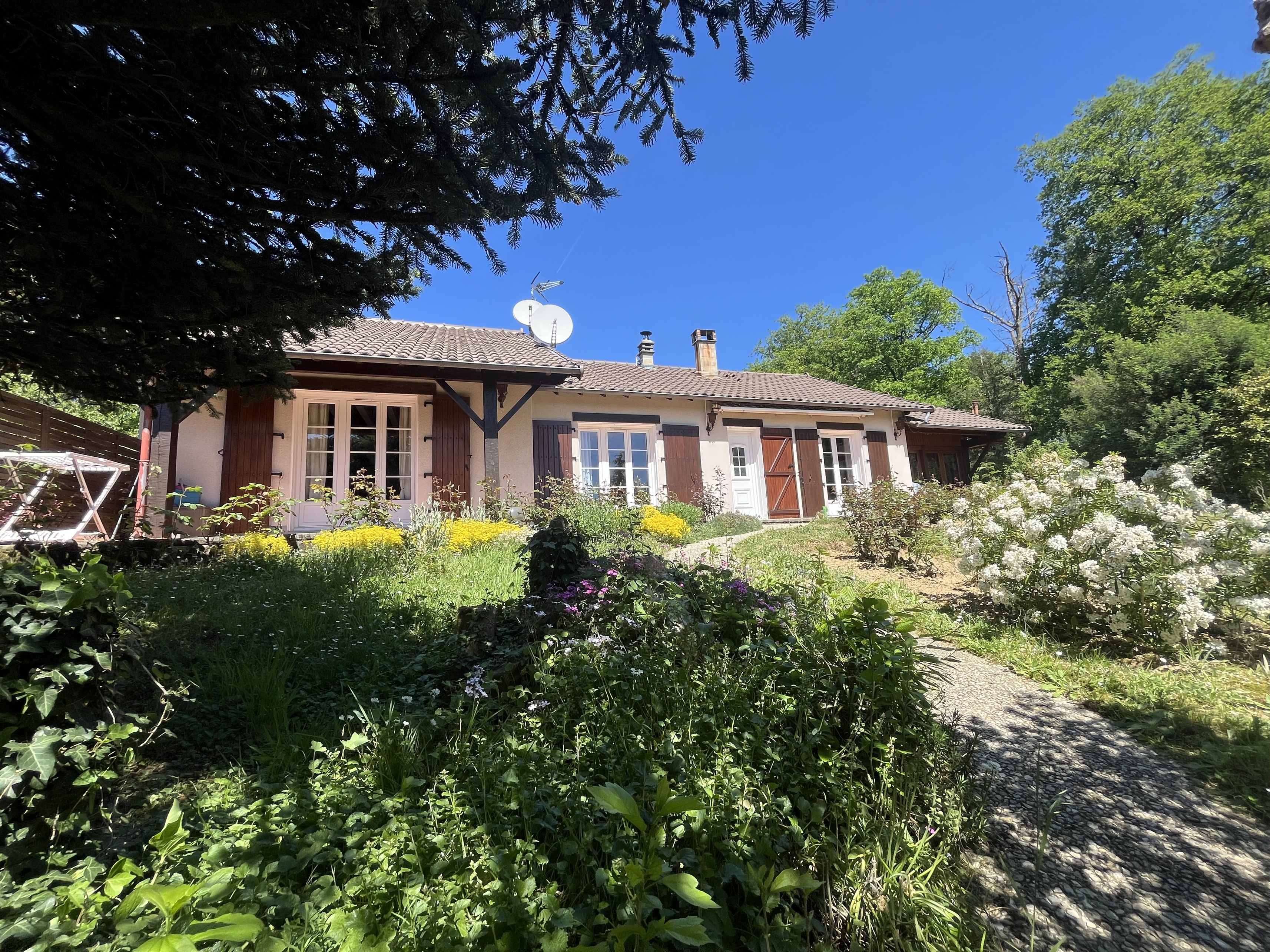 Achat immobilier Maison 7 pièces  140m2 à Étagnac (16150) - Photo n°1
