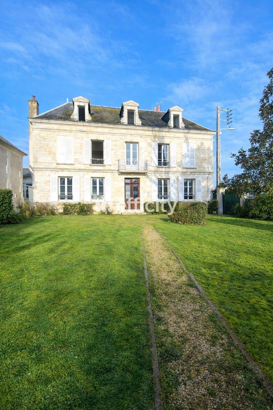 maison 9 pièces - 230m2 à Montoire-sur-le-Loir (41800)