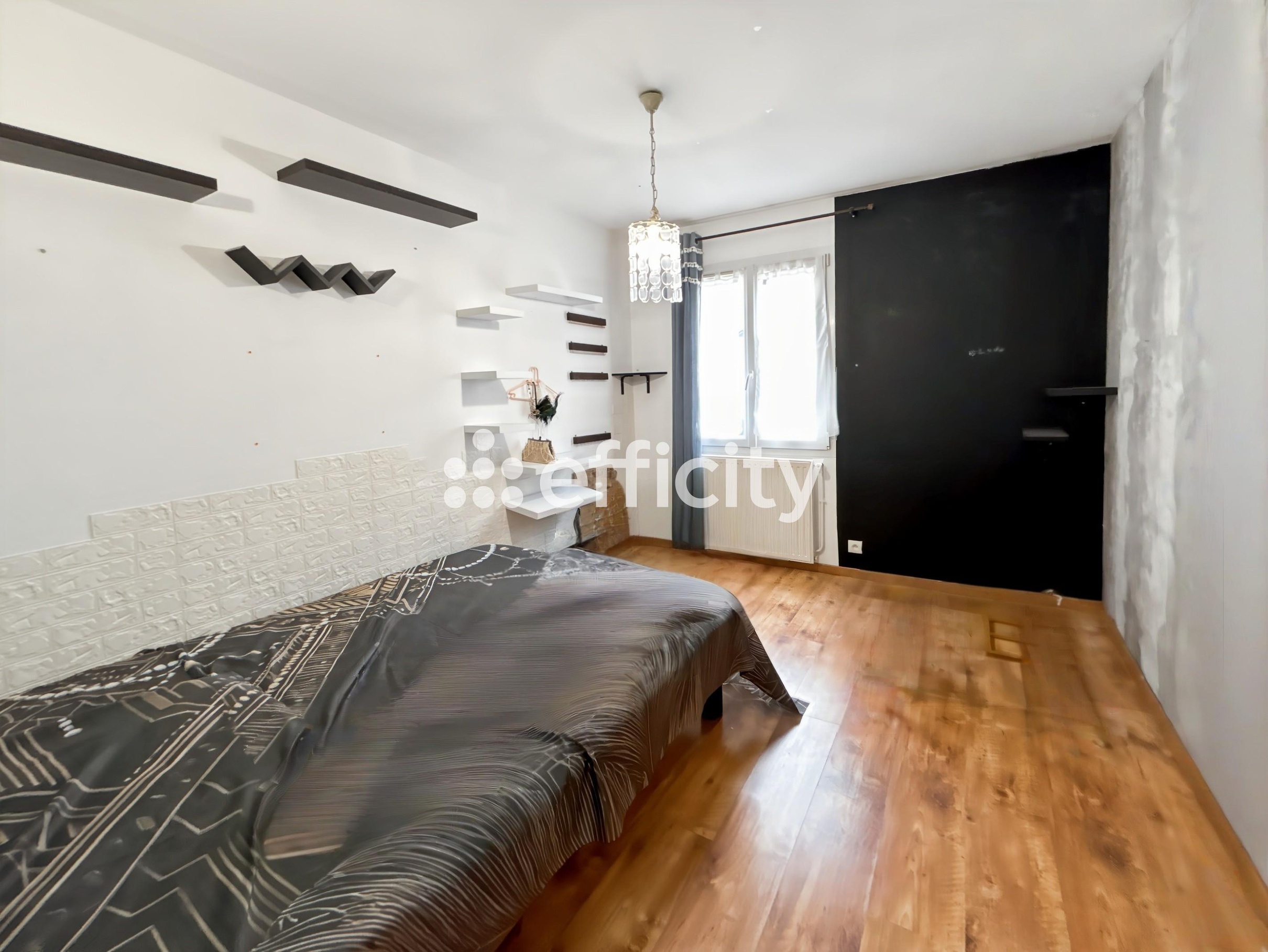 Achat immobilier Immeuble 15 pièces  250m2 à Saintes (17100) - Photo n°5