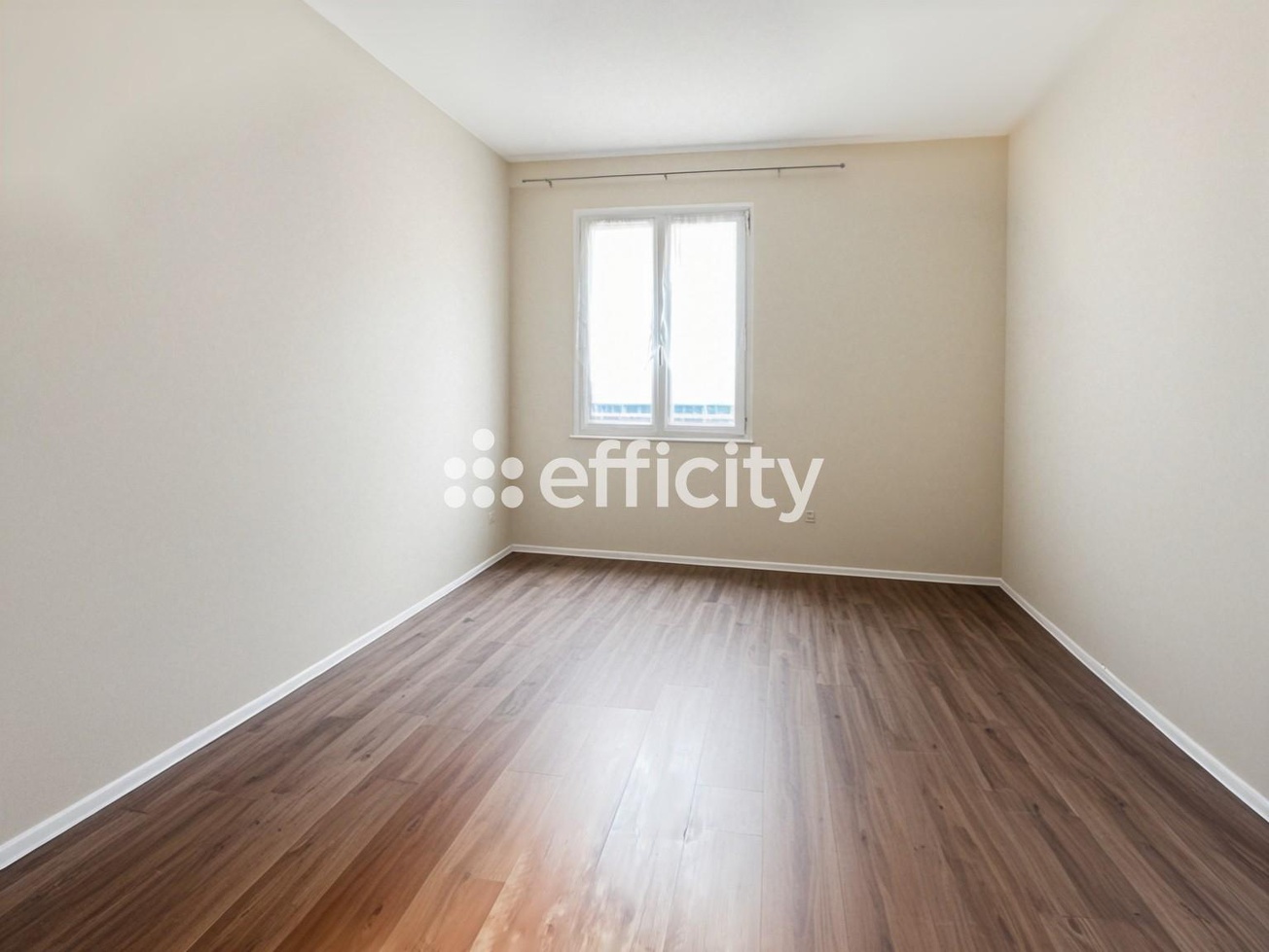 Achat immobilier Immeuble 15 pièces  250m2 à Saintes (17100) - Photo n°4