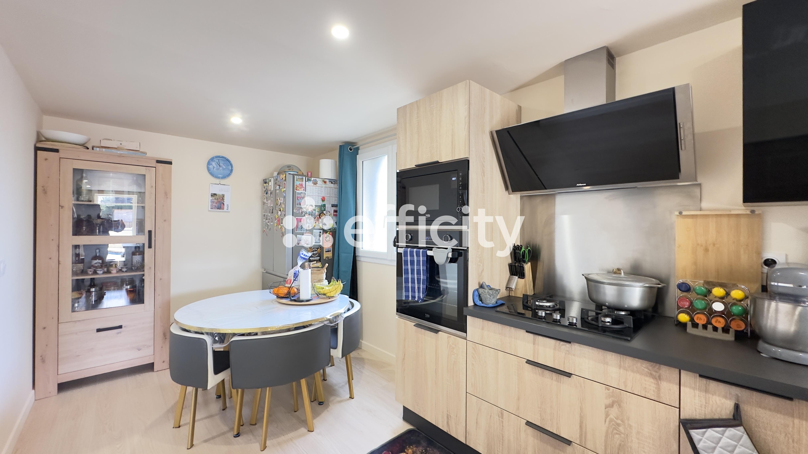 Achat immobilier Maison 8 pièces  205m2 à Pierrelatte (26700) - Photo n°12