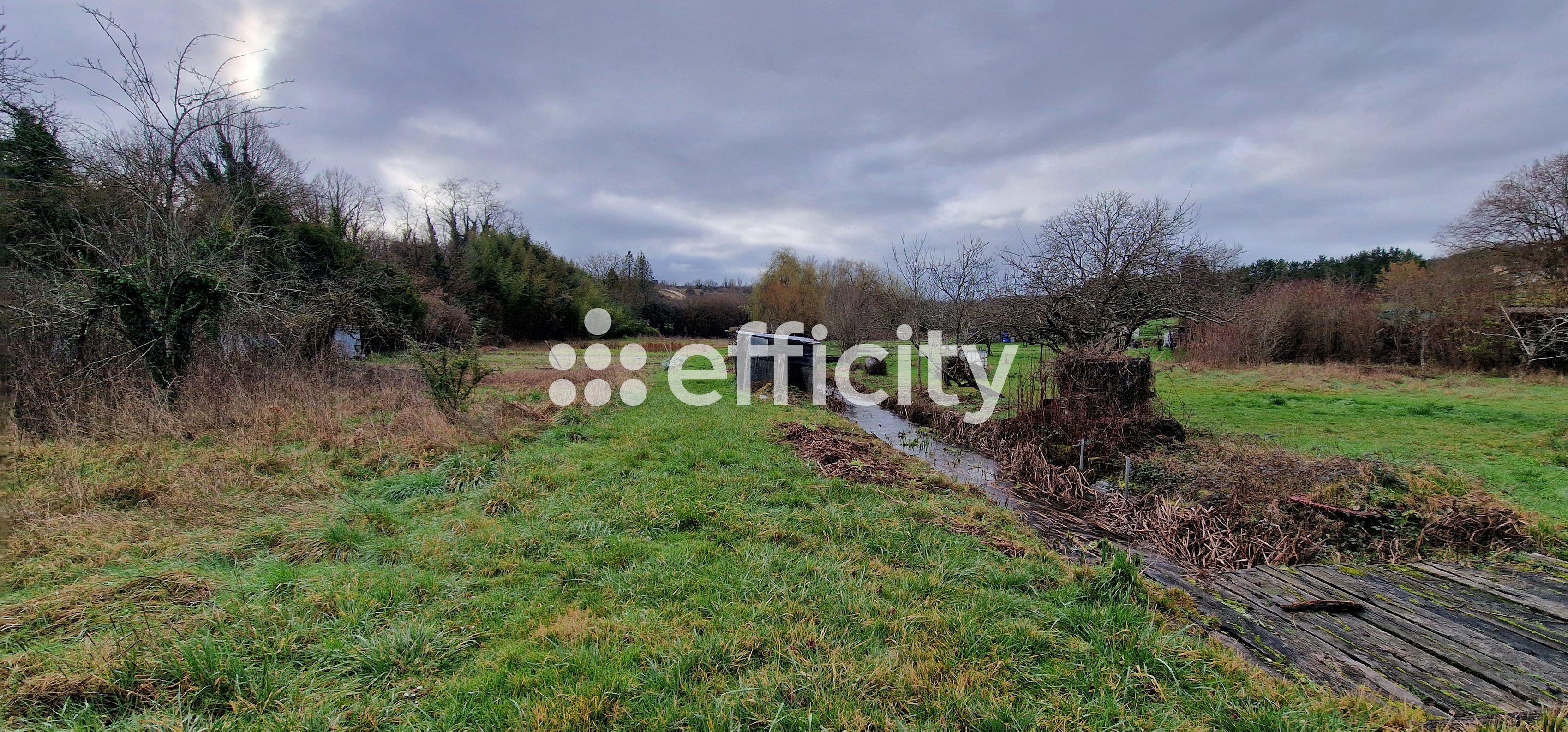 Achat immobilier Terrain   815m2 à La Couronne (16400) - Photo n°1