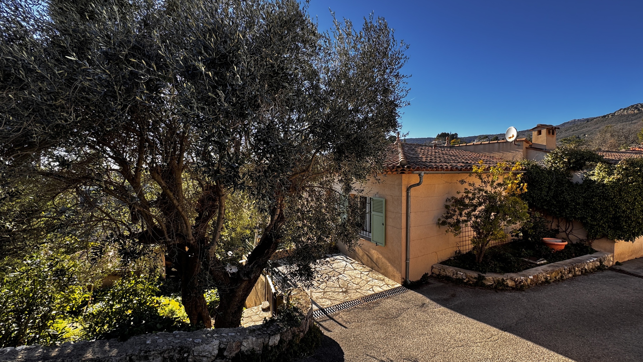 maison 9 pièces - 223m2 à Châteauneuf-Grasse (06740)