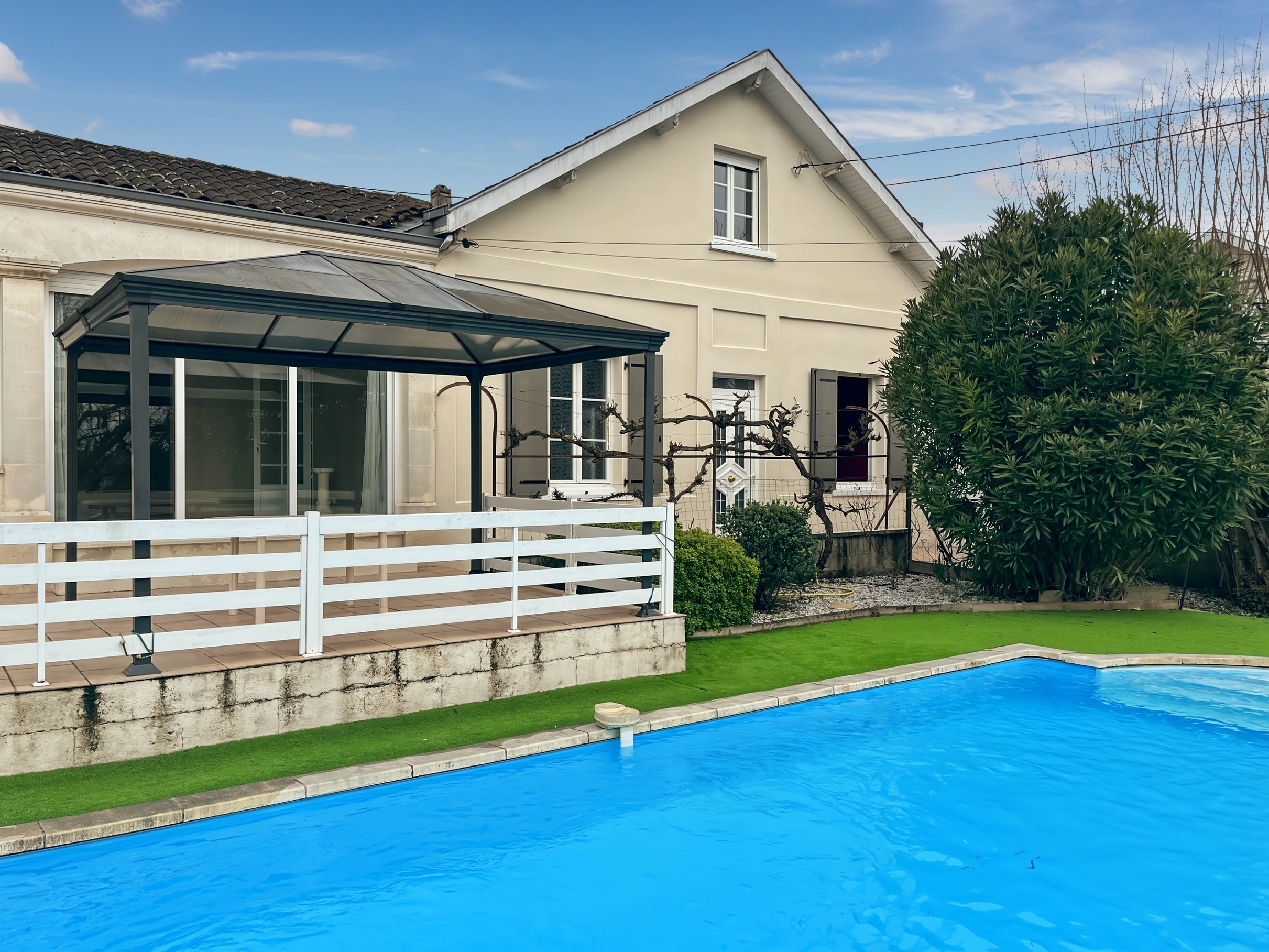 Achat immobilier Maison 5 pièces  161m2 à Cognac (16100) - Photo n°1