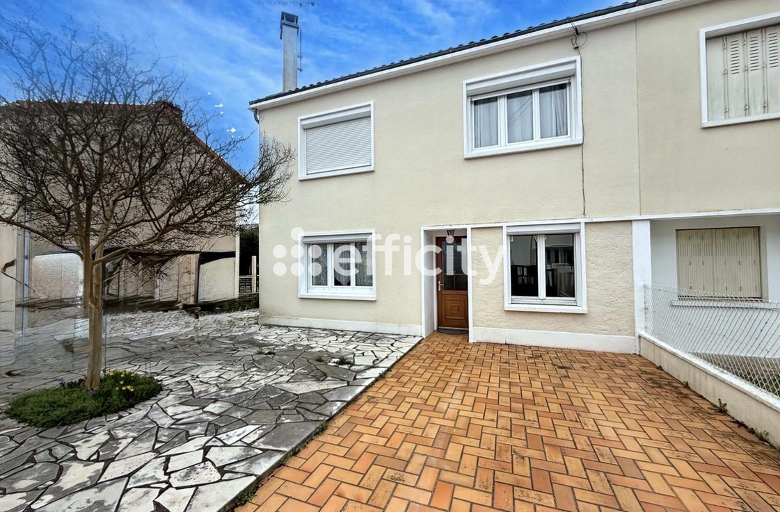 Achat immobilier Maison 6 pièces  102m2 à Ruffec (16700) - Photo n°1