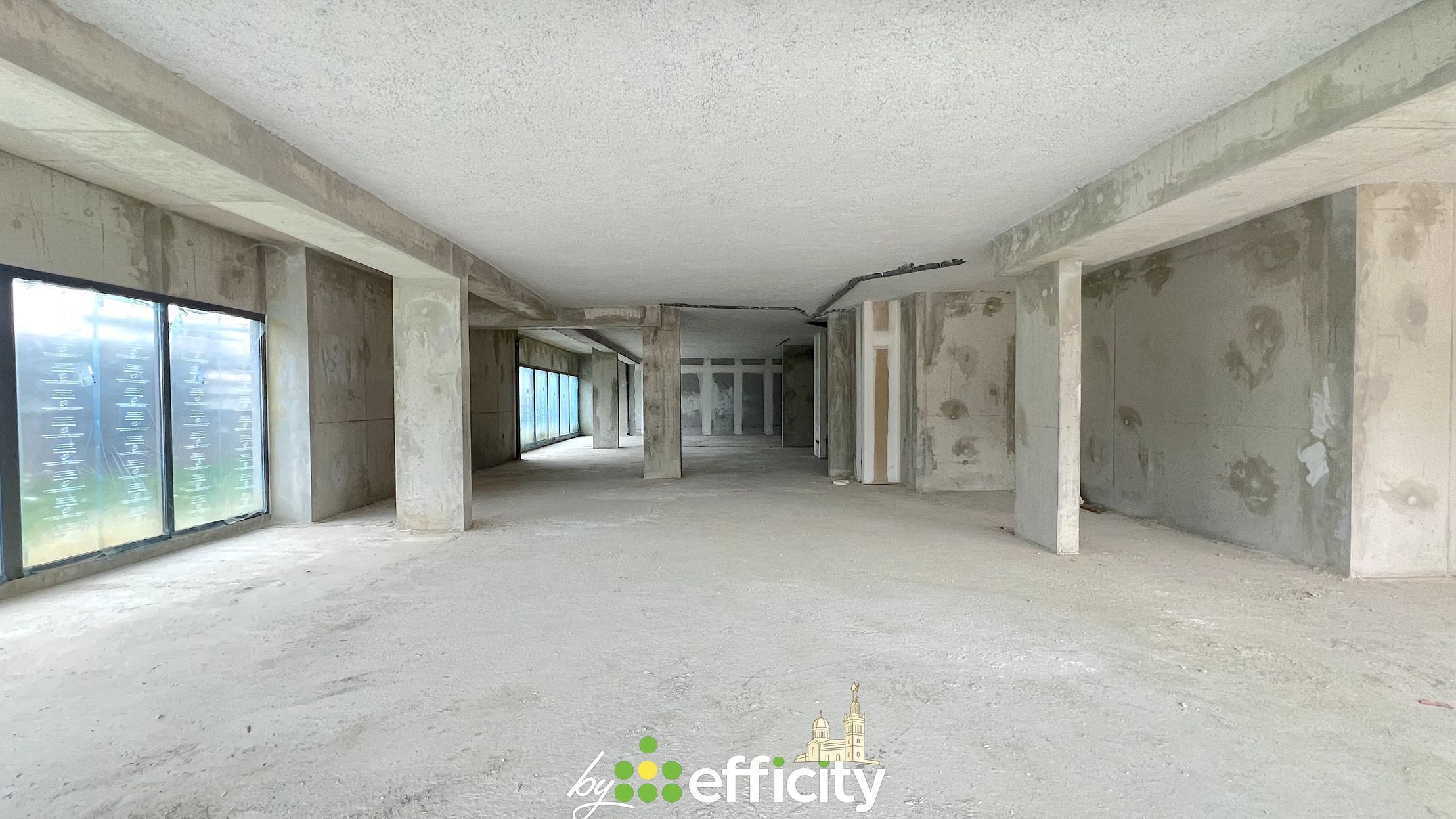 local commercial 1 pièces - 250m2 à Marseille (13013)
