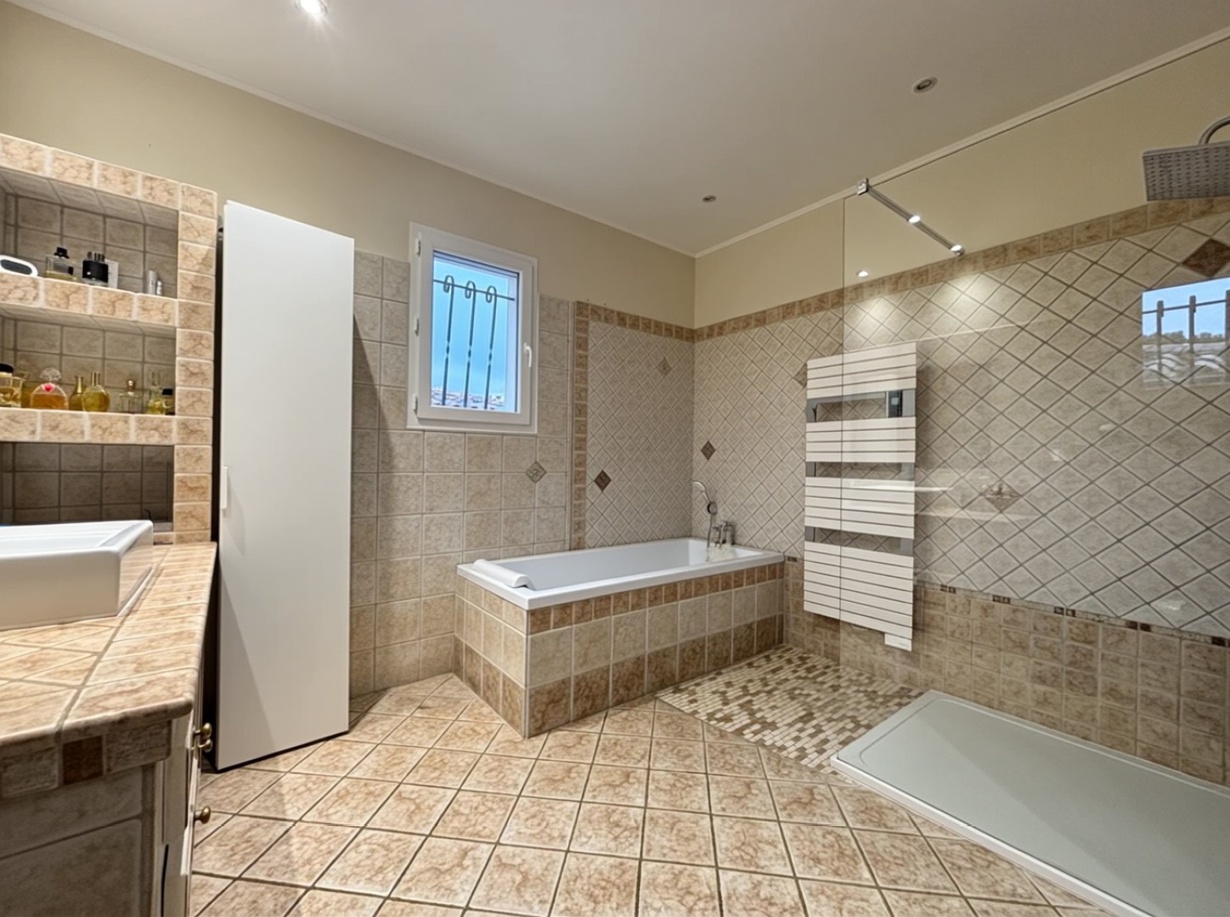 Achat immobilier Maison 5 pièces  180m2 à Montfrin (30490) - Photo n°11