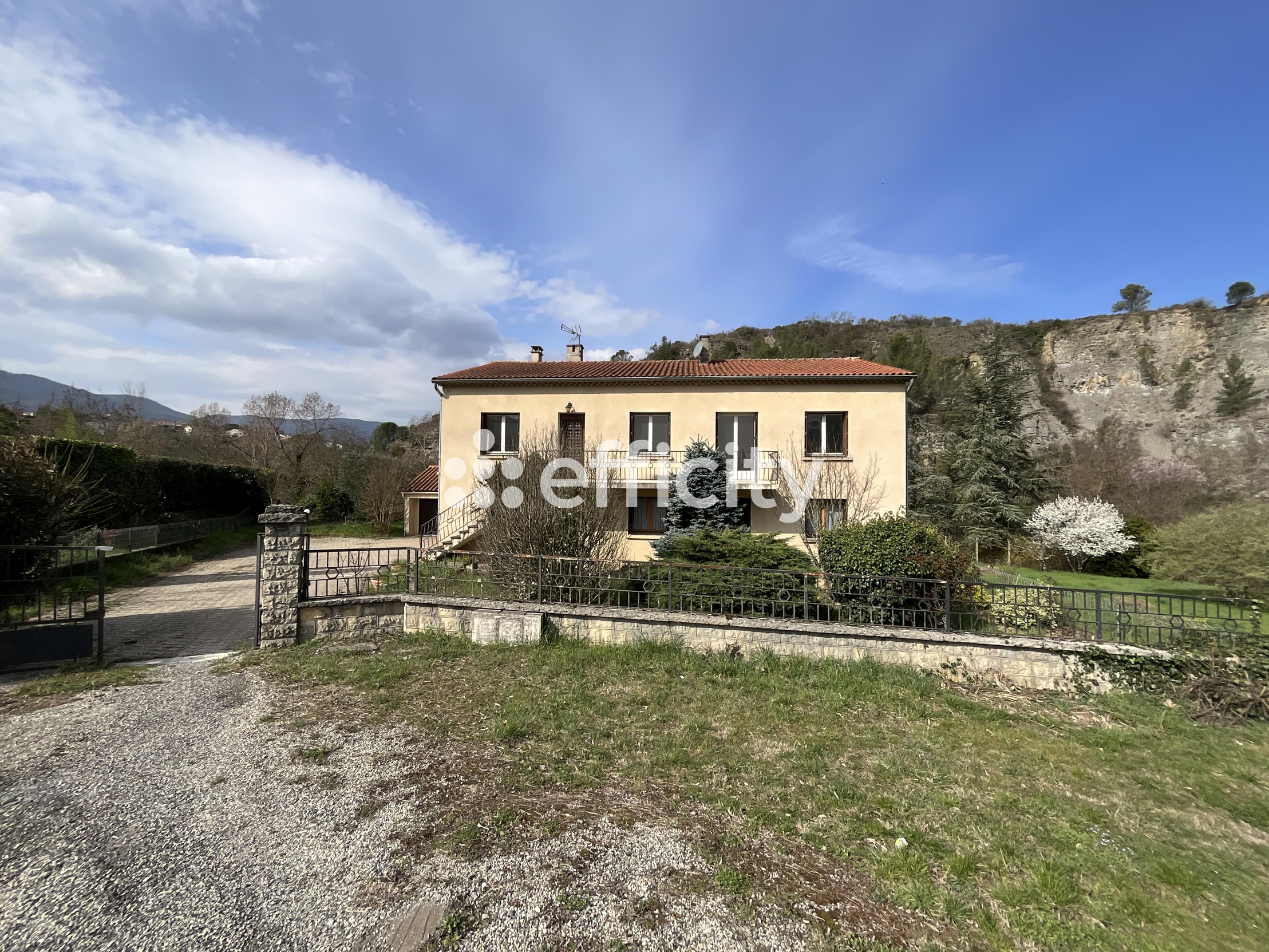 maison 13 pièces - 249,0m2 à Saint-Priest (07000)