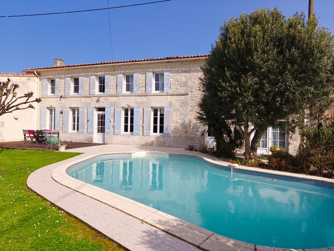maison 5 pièces - 240m2 à Le Chay (17600)