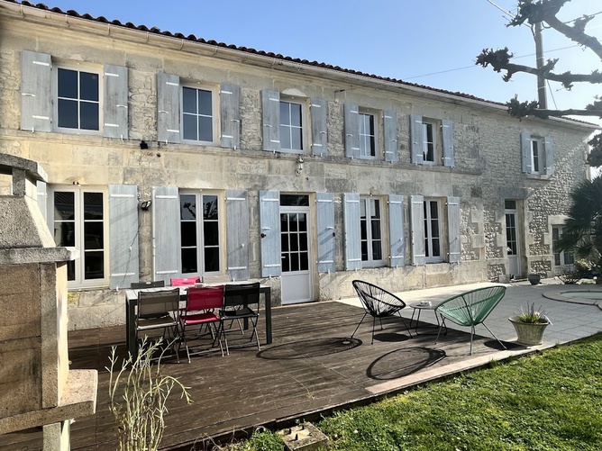 maison 5 pièces - 240,0m2 à Semussac (17120)