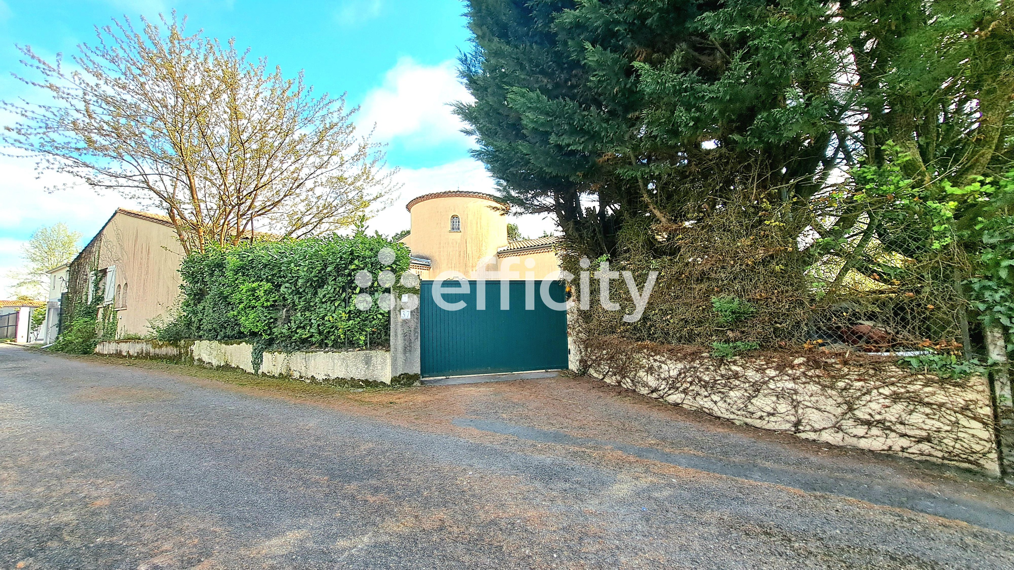 Achat immobilier Maison 7 pièces  307m2 à Léognan (33850) - Photo n°1