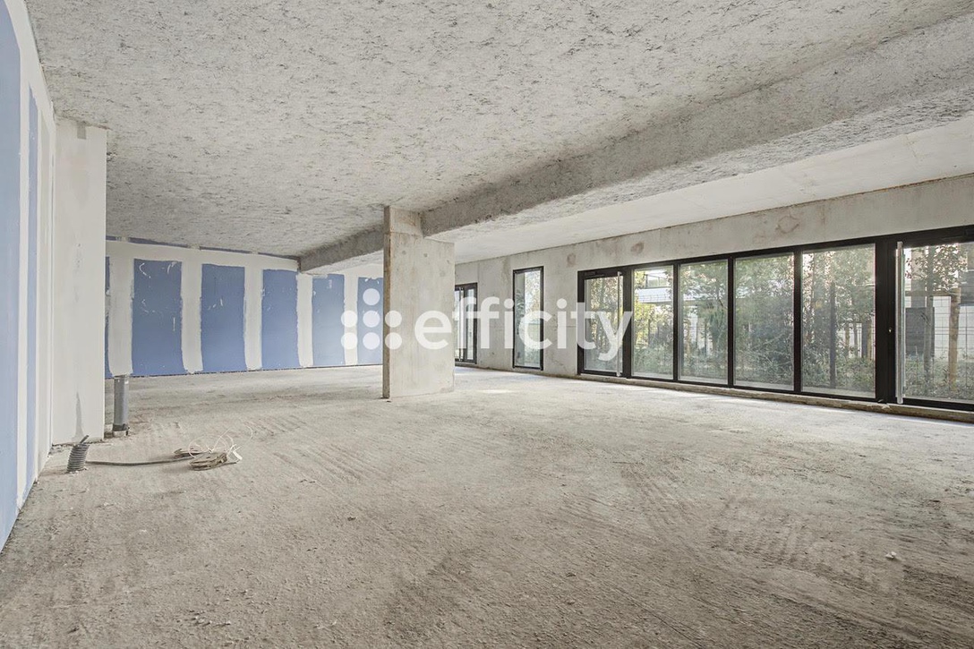 Local commercial 398 m2 avec terrasse - Marseille (13008) Local commercial 398 m2 avec terrasse - Marseille (13008)