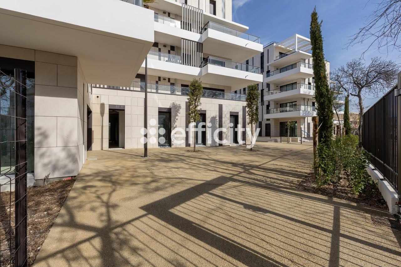 Local commercial 398 m2 avec terrasse - Marseille (13008) Local commercial 398 m2 avec terrasse - Marseille (13008)