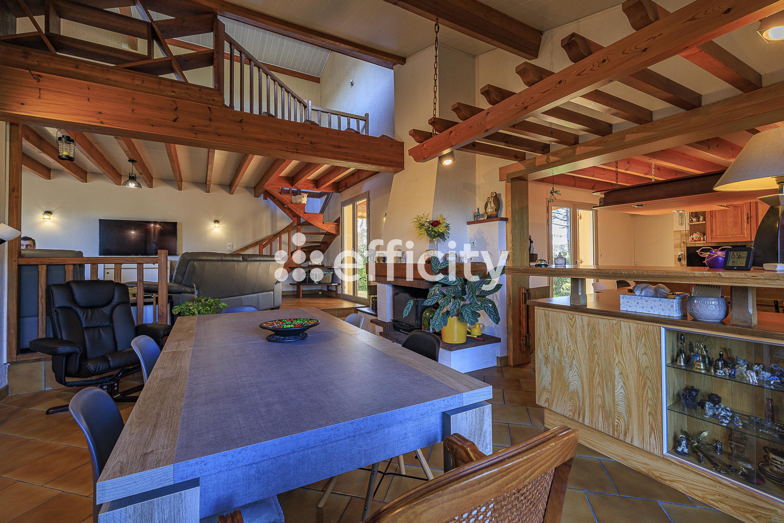 Achat immobilier Maison 8 pièces  172m2 à Saint-Martin-de-Coux (17360) - Photo n°4